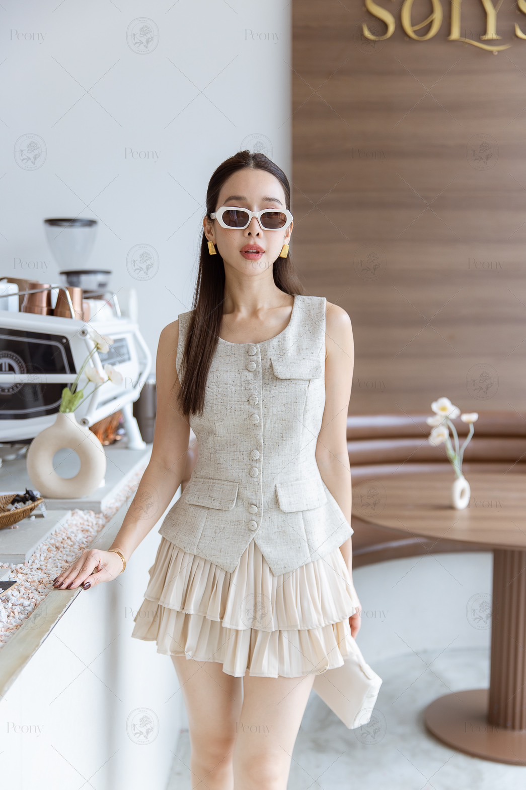 ชุดเซตผ้าทอ ชุดผ้าทวิส ชุดเซตผู้หญิง รุ่นนี้แนะนำเลย น่ารักไม่ไหว เสื้อแขนกุดกระดุมหน้า ผ้าทอมีลายผสมสี งานบุซับในทั้งตัว แมทมาพร้อมกางเกงกระโปรงอัดพลีท ใส่ทั้งชุดคอมพลีทลุ๊ค #งานป้ายpeony #ชุดสวย #ชุดไปเดท #ชุดเซ็ต #ชุดผ้าทอ #ชุดเซตแขนกุด #ชุดเซตน่ารักๆ