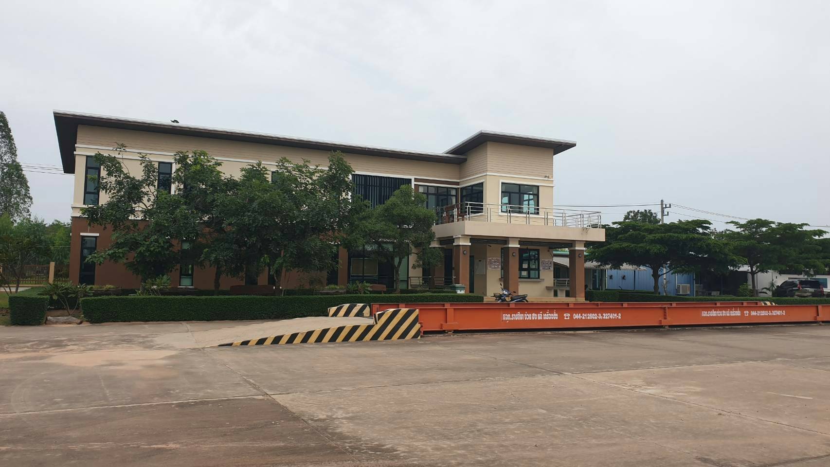 ขายกิจการบริษัทยานอส (ไทยแลนด์) จำกัดพร้อมทรัพย์สินทั้งหมดบนเนื้อที่ 46 ไร่ 3 งาน 20 ตรว. อ.ท่าลาด จ.นครราชสีมาห่างตัว อ.ชุมพวง 9 กม. ใกล้ อบต.ท่าลาด 1.3 กม.