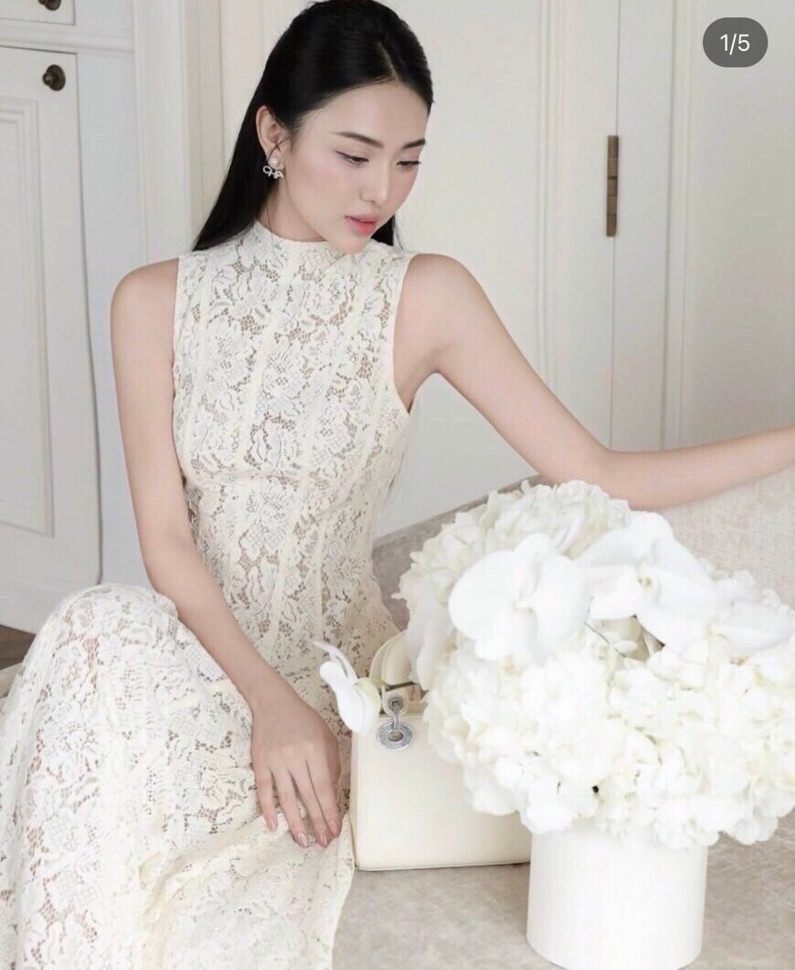 เดรสเเขนกุด ผ้าฉลุลายลูกไม้ทั้งตัว ซิปด้านหลัง ใส่สวยให้ลุคสวยหวานดูดี ใส่เที่ยว ใส่ออกงาน ทำบุญวันปีใหม่ ใส่ได้หลายโอกาส จัดด่วนนนๆ ชุดสวยหมดเร็วนะคร๊า สั่งก่อนสวยก่อน