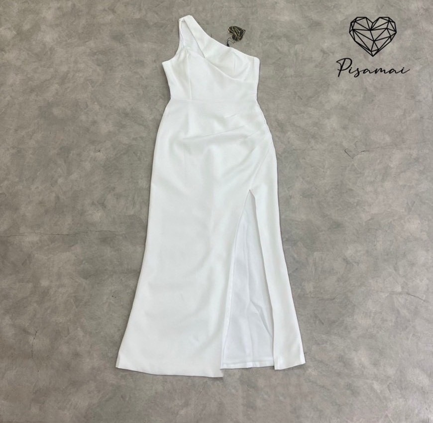 เดรสไหล่เดียวสีขาวตัวยาวผ่าหน้าใส่vacayถ่ายรูปกับแก๊งค์เพื่อนๆไม่มีผิดหวังเลยค่า ห้ามพลาดเลยน้าตัวนี้