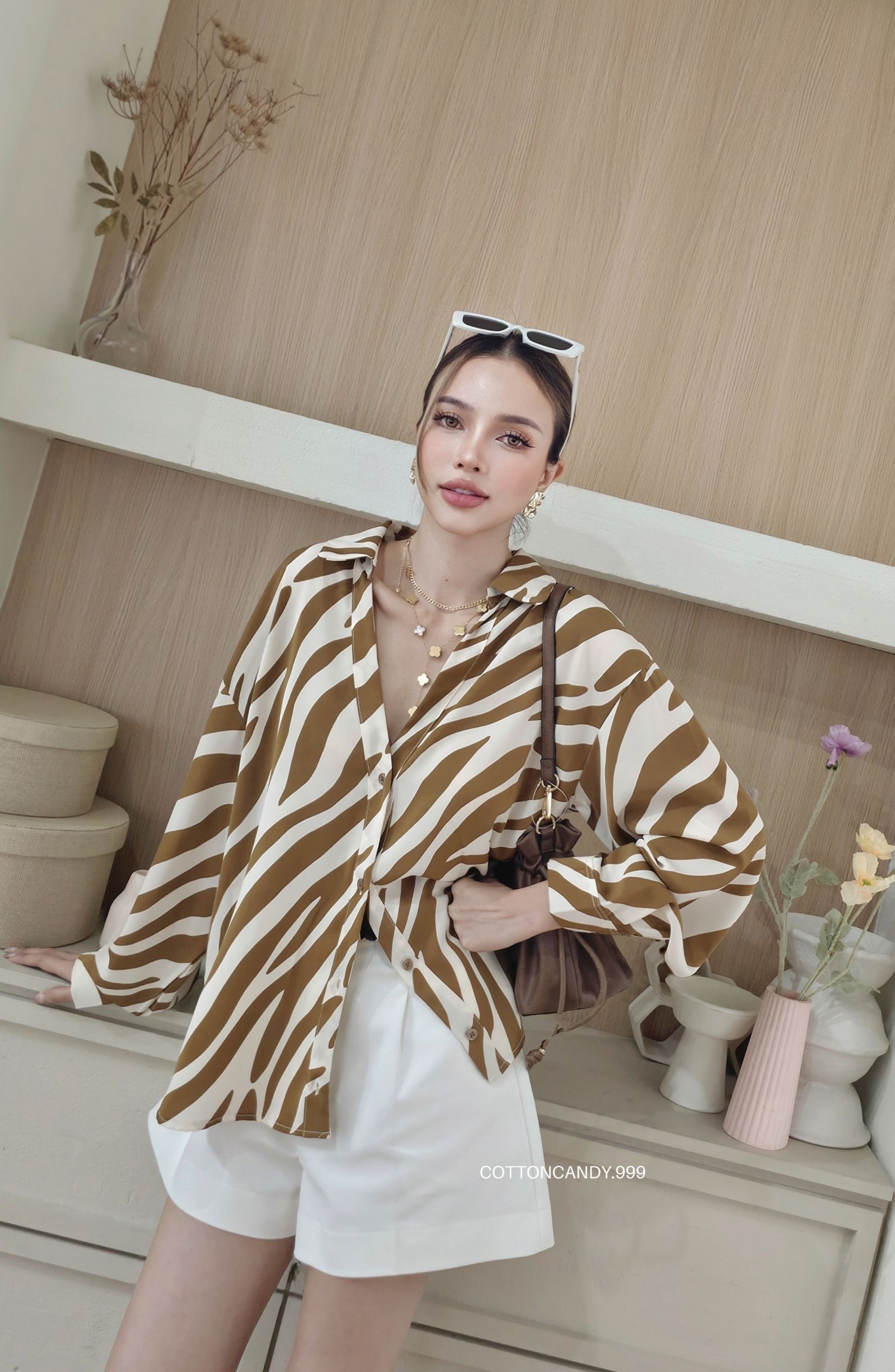 เสื้อเชิ๊ตล่าสุดลายสวยมากๆคร่าาา รุ่นนี้ผ้าสวยใส่สบาย แพทเทิล oversize ใส่สบายสุดๆ โทนสีดีแมทง่ายมากๆคร่าา