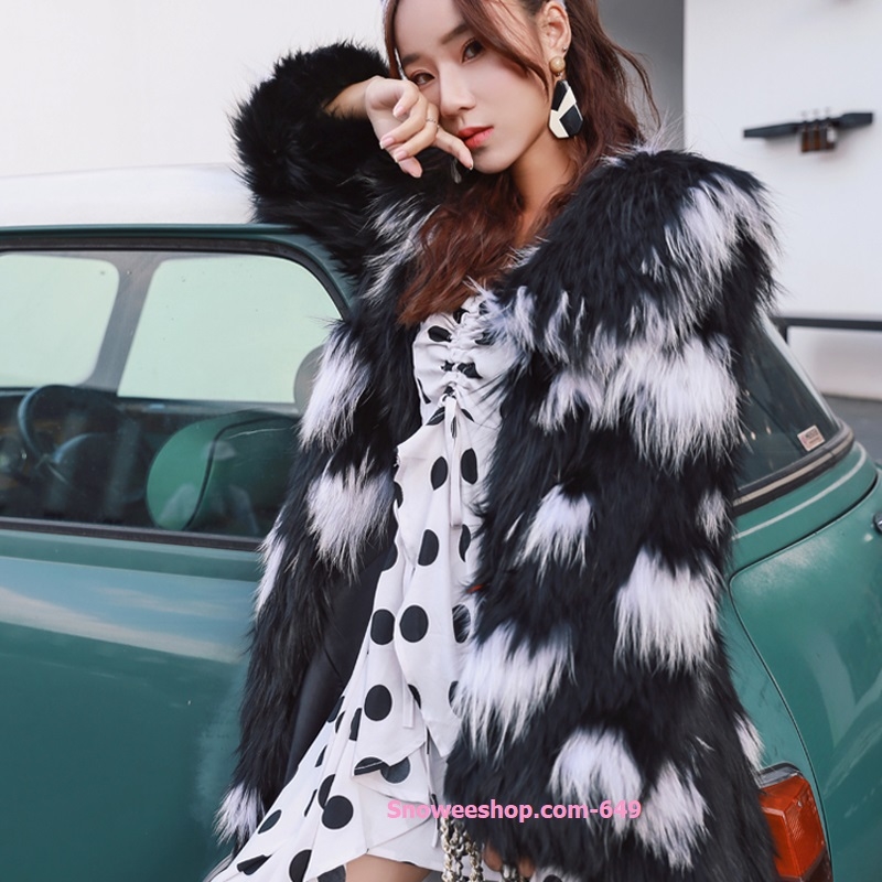 โค้ทเฟอร์กันหนาวปกบานหนาตัวยาว สีดำแต้มขาว ใส่ได้ทั้งผู้ชายและผู้หญิง