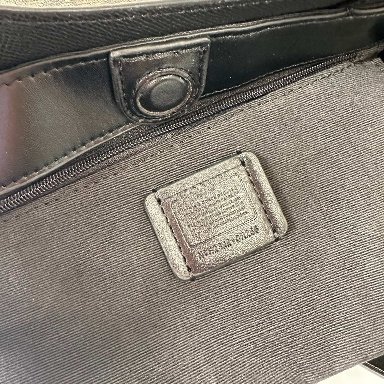 กระเป๋าสะพายไฮโซแบรนด์เนมโค้ชทรงโท้ทขนาด 8 นิ้วสีน้ำตาลดำลาย C COACH HANNA BUCKET BAG (CR256)