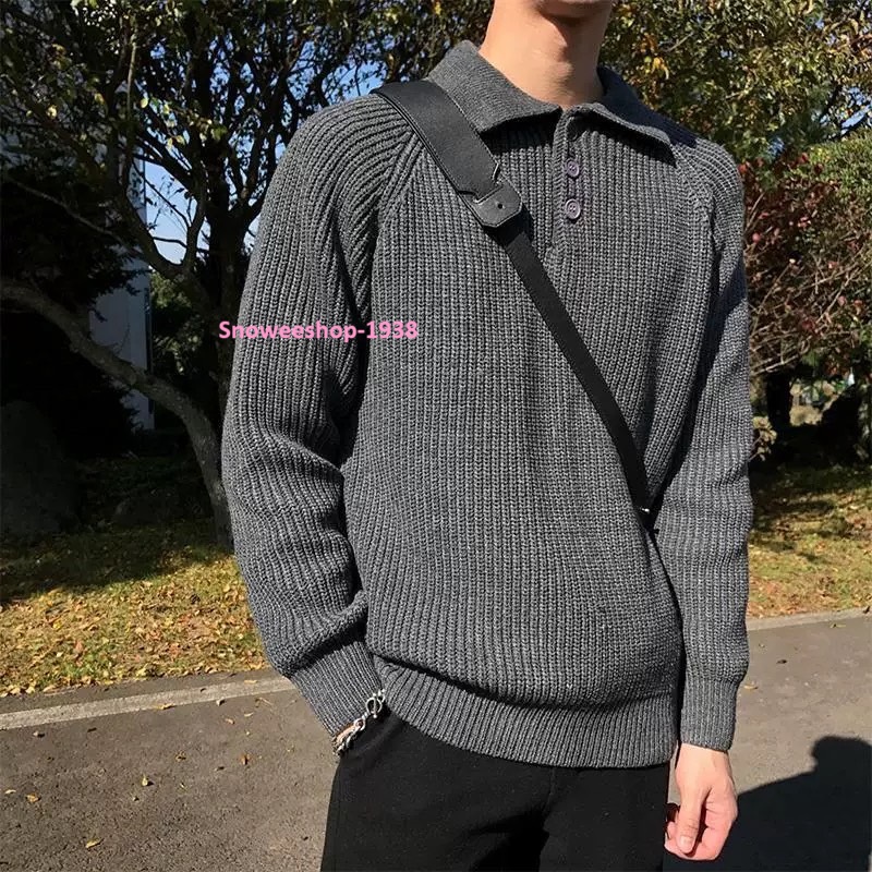 ลุคอบอุ่น แต่ยังดูเท่! เสื้อสเวตเตอร์คอโปโลถักสุดชิคสำหรับฤดูใบไม้ร่วง & ฤดูหนาว สไตล์มินิมอล แต่เสริมลุคดูดีมีระดับ! เนื้อผ้าถัก นุ่ม อุ่น ใส่สบาย ไม่คัน ไม่รัดแน่น คอโปโลสุดคลาสสิก แมทช์ได้ทั้งลุคแคชชวลและทางการ ทรงเข้ารูปพอดีตัว หรือเลือกใส่แบบหลวมๆ ให