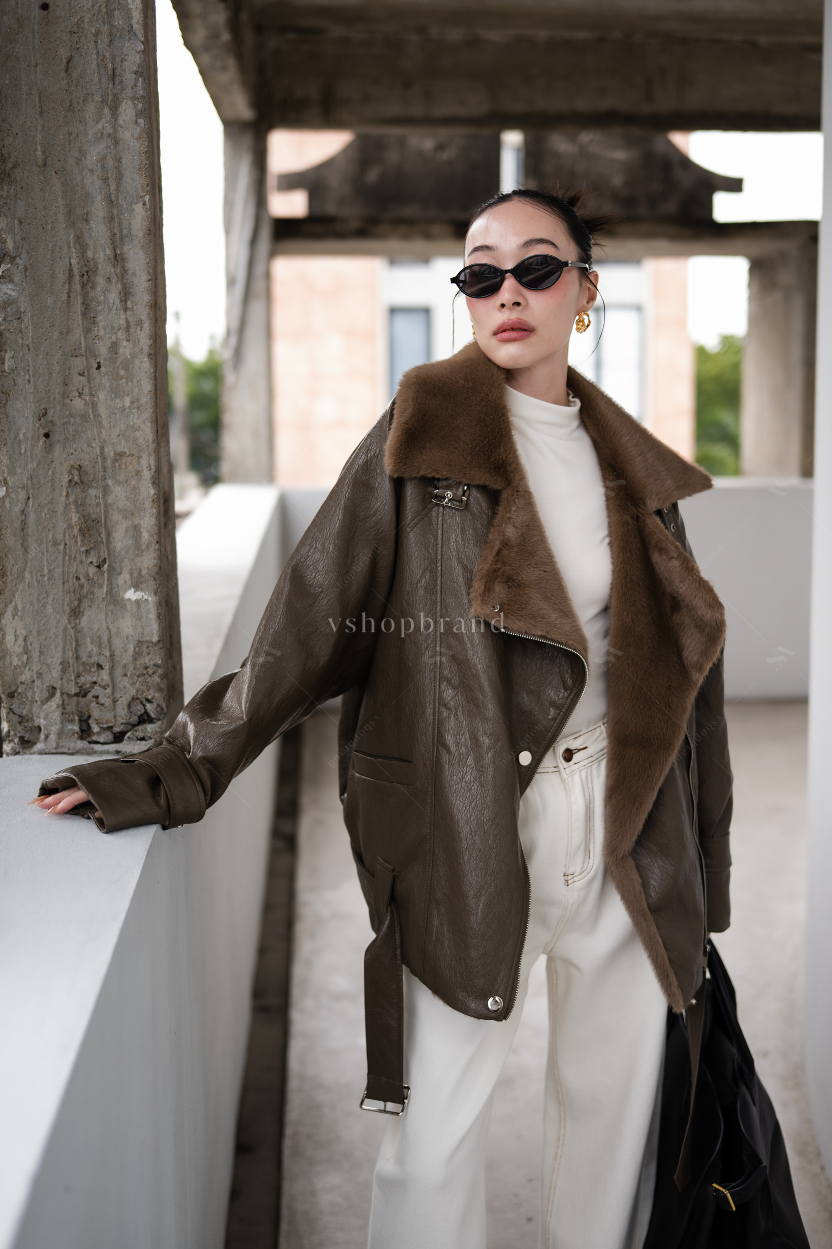 แจ็คเก็ตหนังแขนยาวปกขนเฟอร์ + เข็มขัด