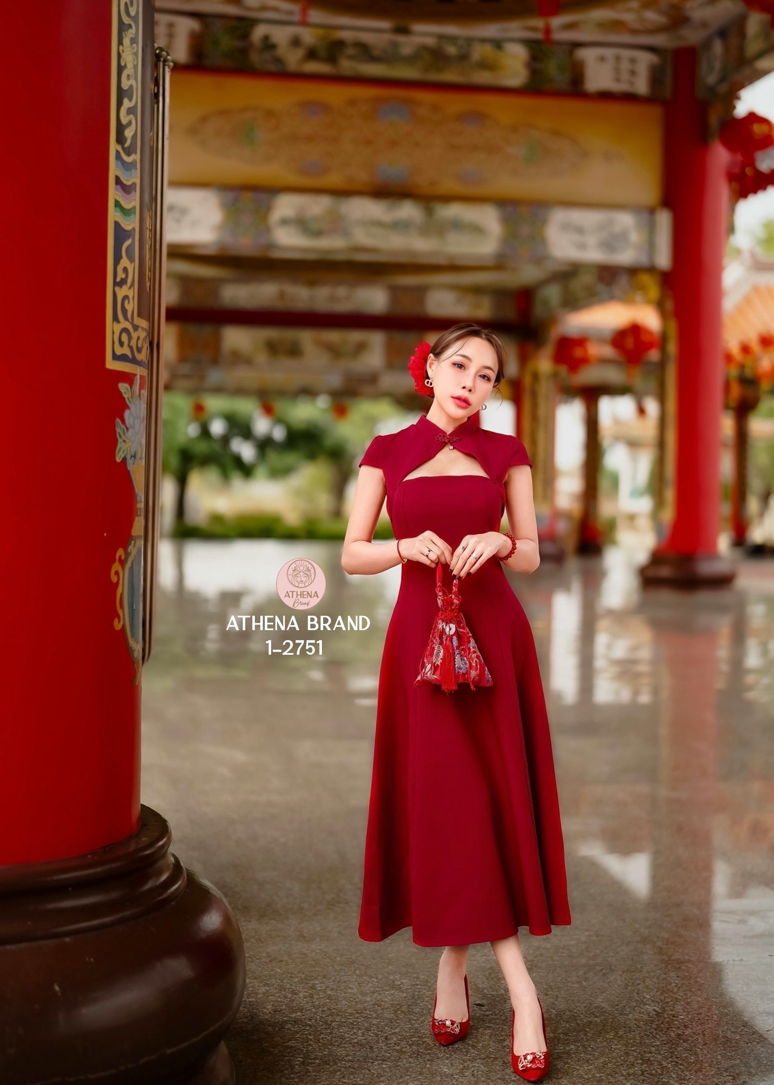 Tag 🔖 :Athena (อธีน่า) Brand Detail :: Dress เดรสยาวสไตล์ผู้ดี๊ผู้ดี ดีไซน์เว้าช่วงอก หน้าอกเสริมฟองน้ำจัดทรงสวย ตกแต่งกระดุมมุกที่คอสามารถแกะใช้งานได้จริง เนื้อผ้าดี๊ดีมีน้ำหนักและมีTexture งานมีซับใน สวมใส่แบบซิปด้านหลัง จะสะบัดหมุนตัวไปทางไหนก็