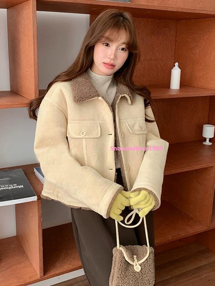 สายเกาเตรียมกรี๊ด! แจ็คเก็ตขนแกะสังเคราะห์หนังกลับสุดคิ้วท์ ทรงโอเวอร์ไซส์ ใส่แล้วดูตัวเล็ก! ใส่คลุมเที่ยวชิคๆ ฤดูใบไม้ร่วงก็ปัง หน้าหนาวก็อุ่น~ สวย อบอุ่น ไม่แพ้เกาหลี! แมตช์ง่าย ใส่ได้ทุกวัน ใครเห็นก็ต้องหันมอง ขนนุ่มมาก ใส่แล้วละมุนเหมือนกอดหมอน ถ่ายรู