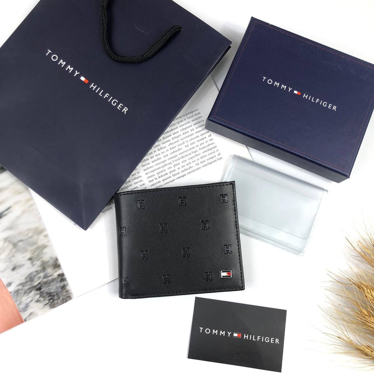 กระเป๋าสตางค์ผู้ชายไฮโซเท่ห์ ๆ สมาร์ท ๆ แบรนด์เนมทอมมี่ หนังสีดำ TOMMY Short Wallet