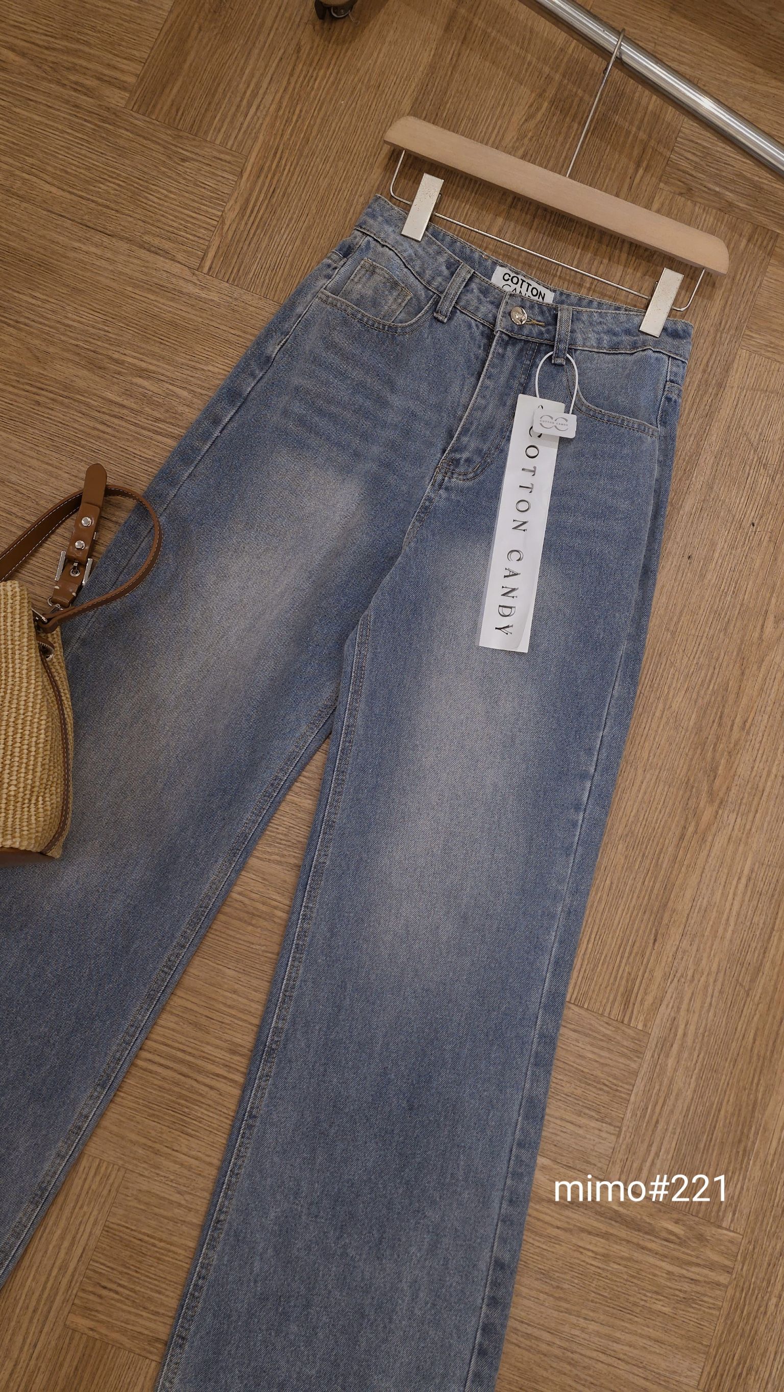 Tag#cottoncandy ยีนส์ล่าสุด งานเกาหลีพรีเมี่ยมเกรดห้างเท่านั้น ผ้ายีนส์เนื้อนำเข้าเกรดพิเศษ ทรงสวยมากๆ โทนสีสวยคลาสสิค งานสวยแมทง่ายมากๆ