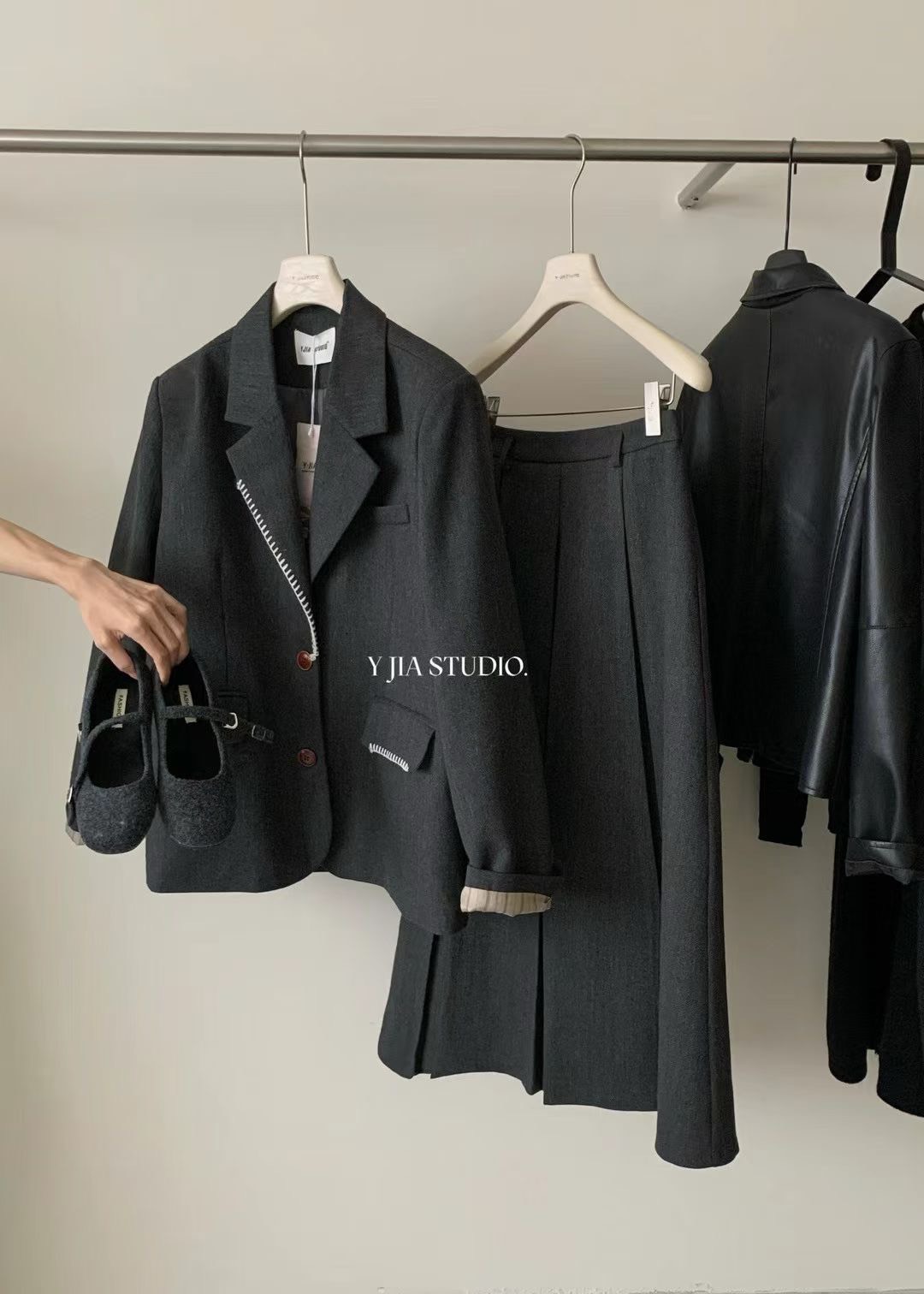 MAYA SHOP 7789# Set 2 pcs เสื้อBlazer มีฟองน้ำเสริมบ่า + กระโปรง งานซิป ข้าง มีซับใน เนื้อผ้าดีทรงสวย TAG : Y.JIA STUDIO 🇰🇷