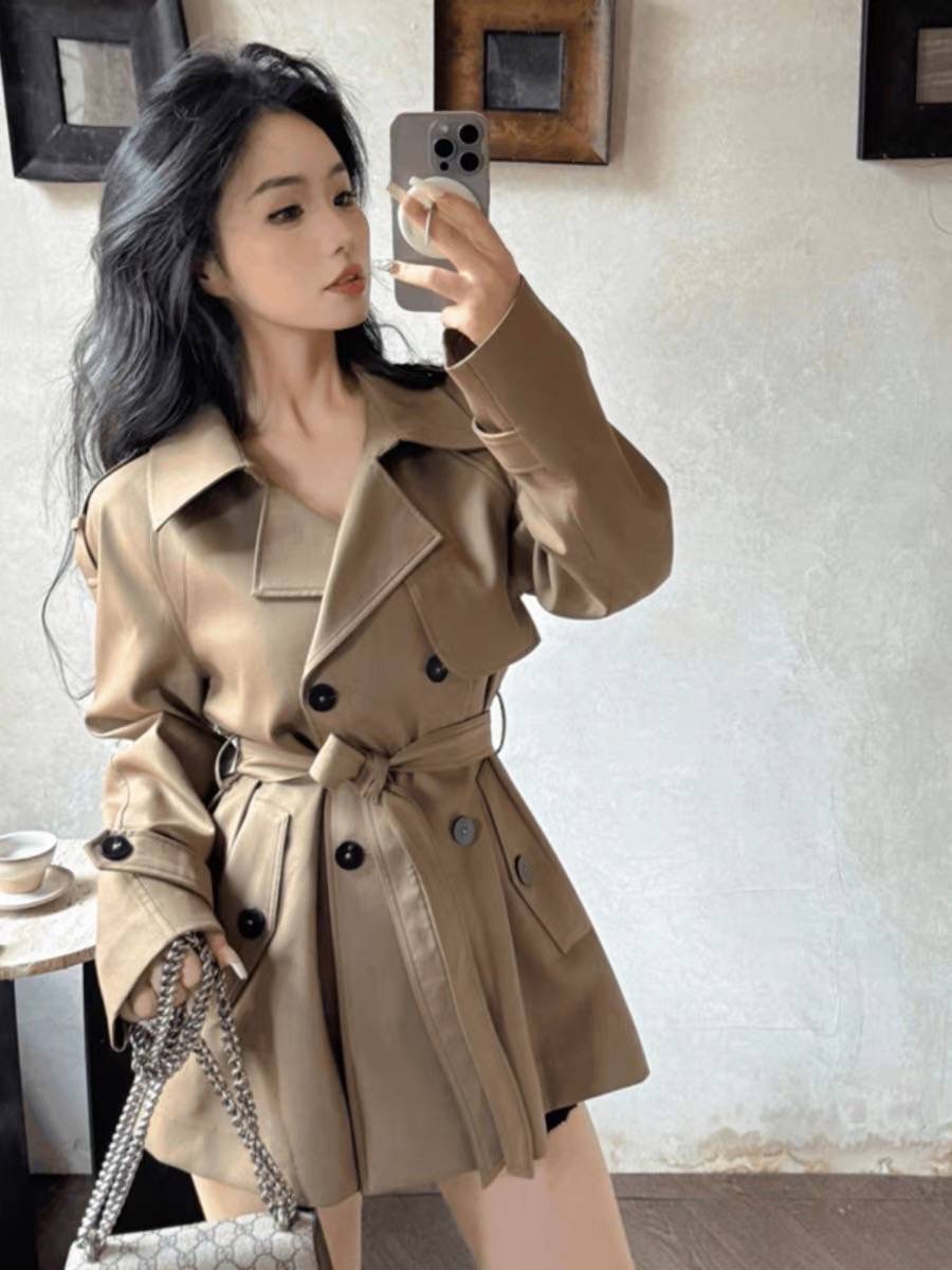 เสื้อโค้ทคลุมแขนยาวคอปก สไตล์เกาหลี มีผ้าผูกเอวใส่ เข้ารูปสวย เนื้อผ้าดีมาใส่อุ่น สบายค่ะ