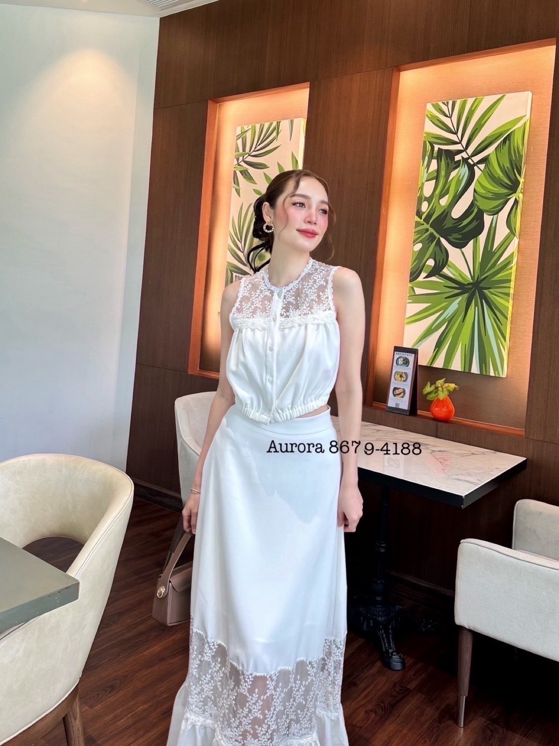 Label :: AURORA by RAMI-PAPHA Setเสื้อโทนสีขาว งานผ้าดี๊ดี ผ้าดีมาก ทรงปล่อยๆ ใส่สบายๆ ด้านบนแต่งซีทรูลูกไม้ ด้านหน้ามีกระดุมใช้งานได้จริง ช่วงเอวเสื้อแต่งสม๊อคยืดหยุ่นได้ตามลำตัว +++ มาพร้อมกระโปรงยาว เนื้อผ้าแต่งสลับผ้าลูกไม้เนื้อดีฝุดๆ ที่แมชกันได้อย่า