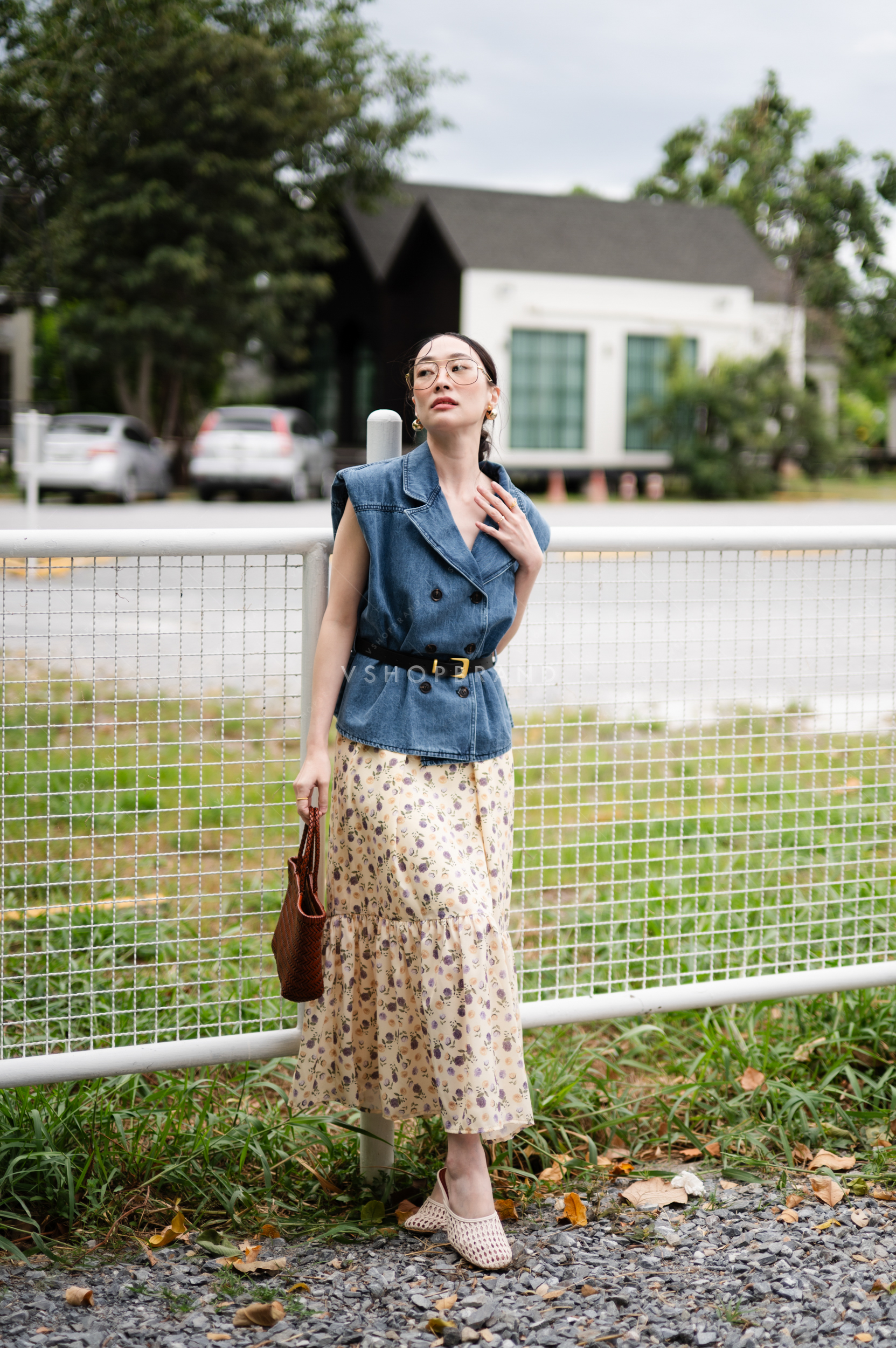 Set เสื้อกั๊กยีนส์+เดรสสายเดี่ยวลายดอกมินิชายระบาย+เข็มขัด #vshopbrand #vshop #ชุดเซต #เซตกระโปรง #ชุดออกงาน #ชุดทำงาน #เซต #skirt #fashion #outfitoftheday #outfit #set #fashioninspo #minimal #summer #skirt #เซทยีนส์ #กระโปรงยีนส์