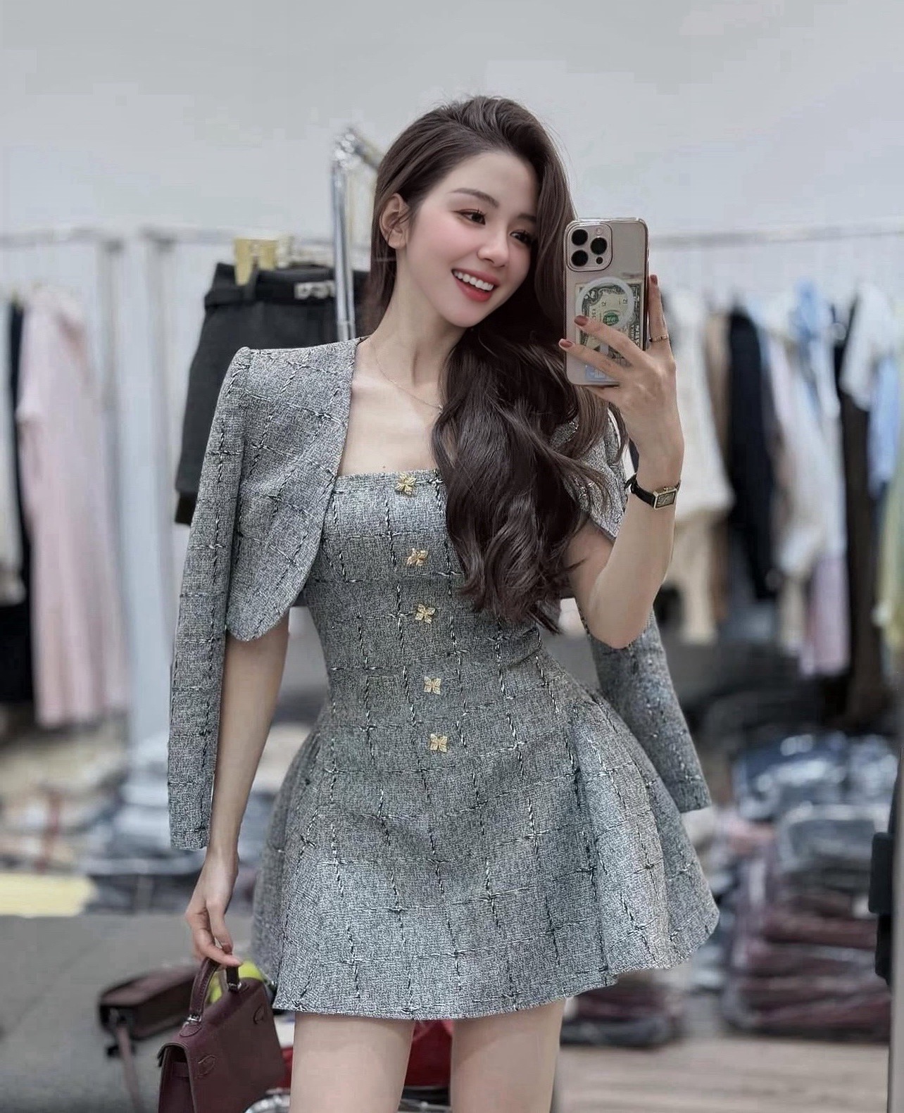 ชุดset 2ชิ้น เสื้อสูทครอปแขนยาว+มินิเดรสผ้าทวิตแต่งดิ้นเงิน สุดหรู อกเสริมฟองน้ำ มีซิลิโคนกันลื่นรอบหน้าอก ซิปหลัง ซับในอย่างดี จะใส่ไปงาน ไปเที่ยว ดินเนอร์ สวยจบได้ในชุดเดียว ต้องมีติดตู้ไว้เลยนะค่า