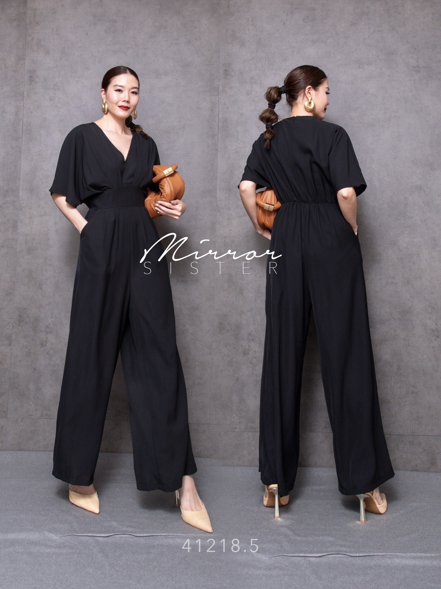 MiRRoRSiSTER's OMaZ JuMPSuiT•• ชุดกางเกงดีไซน์สวยมาก แพทเทรินดีงาม ช่วงบนเป็นคอวีVทรงค้างคาวจับdrap ช่วงเอวเข้ารูปแต่งขอบโค้งโอบิใหญ่ ด้านหลังยืดสม็อค ช่วงล่างกางเกงทรงกระบอกสวยใส่แล้วดูผอมสูง มีกระเป๋าล้วงได้2ข้างลำตัว เนื้อผ้าดีใส่สบายรีดง่ายใส่สวย