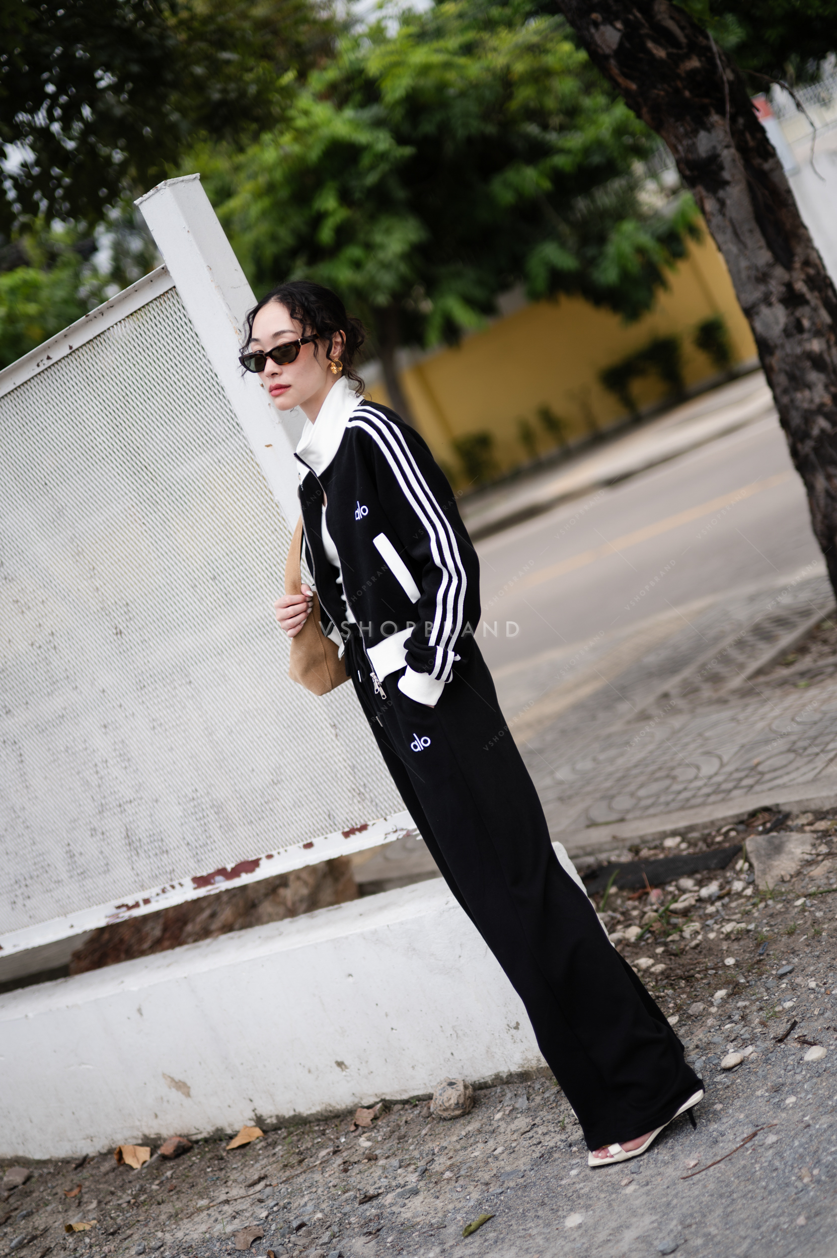 Set เสื้อวอร์มแขนยาวแถบไทล่ ขลิบขอบปัก al o + กางเกงขายาว