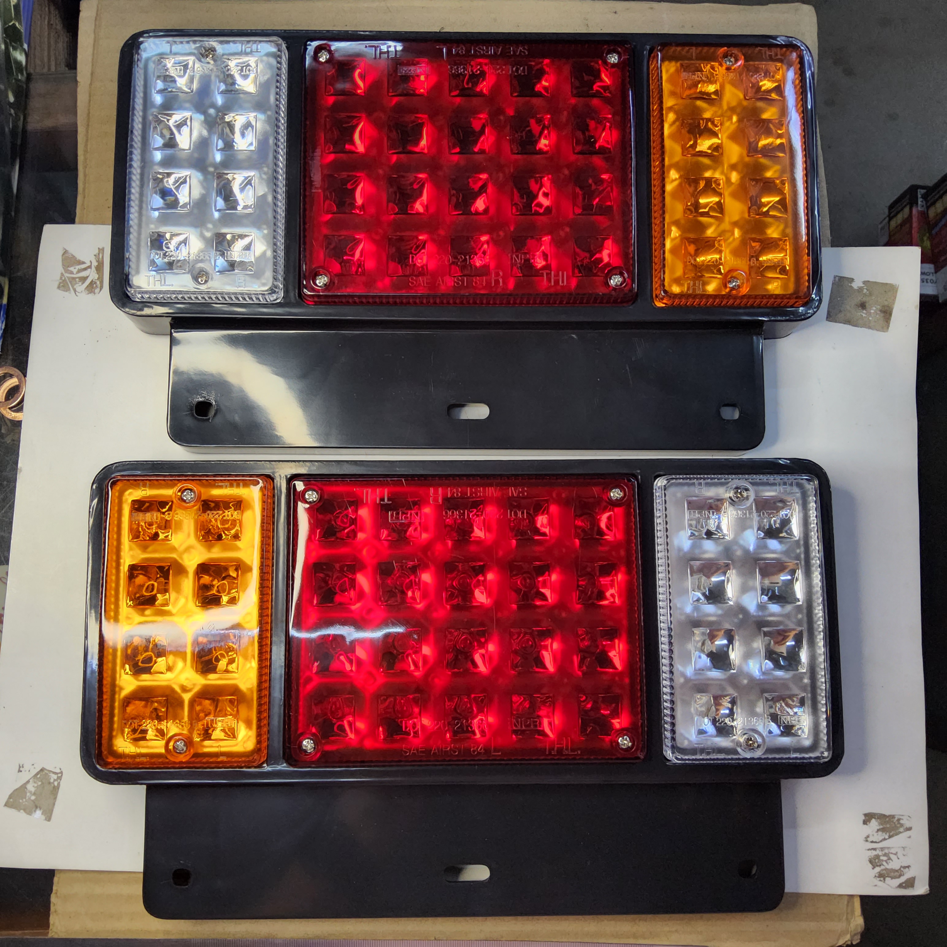 ไฟท้าย ISUZU NPR NKR [ LED ] 12V อีซูซุ รถบรรทุกกลาง ข้างขวา RH ดัดแปลง ทั่วไป ราคา ดวงละ