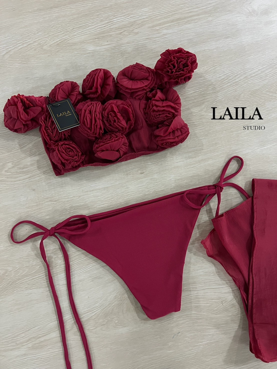 Tag : LAILA Detail: Setเสื้อ+บิกินี่+ซีทรู เสื้อเปิดไหล่งสนสุดน่ารัก แต่งปักดอกไม้3ดีฟูด้านหน้า ด้านหลังแต่สม็อค มาพร้อมตัวบิกินี่ผูกด้านข้างสุดแซ่บ เพิ่มความโดดเด่นของชุดด้วยซีทรูผูกเอว งานชุดว่ายน้ำเก๋ๆ ใส่ถ่ายรูปสวยๆค้าสาวๆๆ #ByLaila #ชุดว่ายน้ำ #ชุดว่