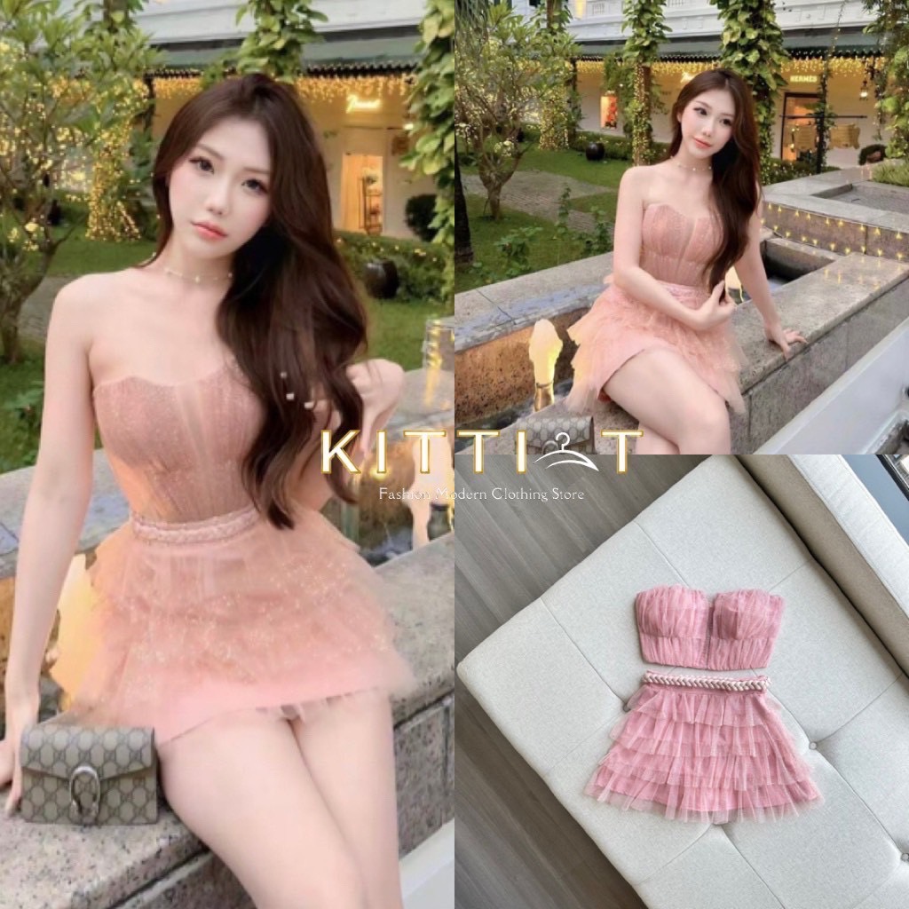 Set (2) ชิ้น เซ็ตเสื้อเกาะอกมาพร้อมกระโปรงระบายชั้นๆ ชมพูวิ้งๆสุดยั่ว ตัวเสื้อเป็นเกาะอก มีกันลื่น มีฟองน้ำเสริมอก ซิบหลัง กระโปรง ตกแต่งผ้าเป็นชั้นๆ มีสายเปียที่ช่วงเอว มีซับในเป็นกางเกง ชุดนี้โดดเด่นที่เนื้อผ้า มีความวิ้ง เล่นไฟ ฟุด ฟุด