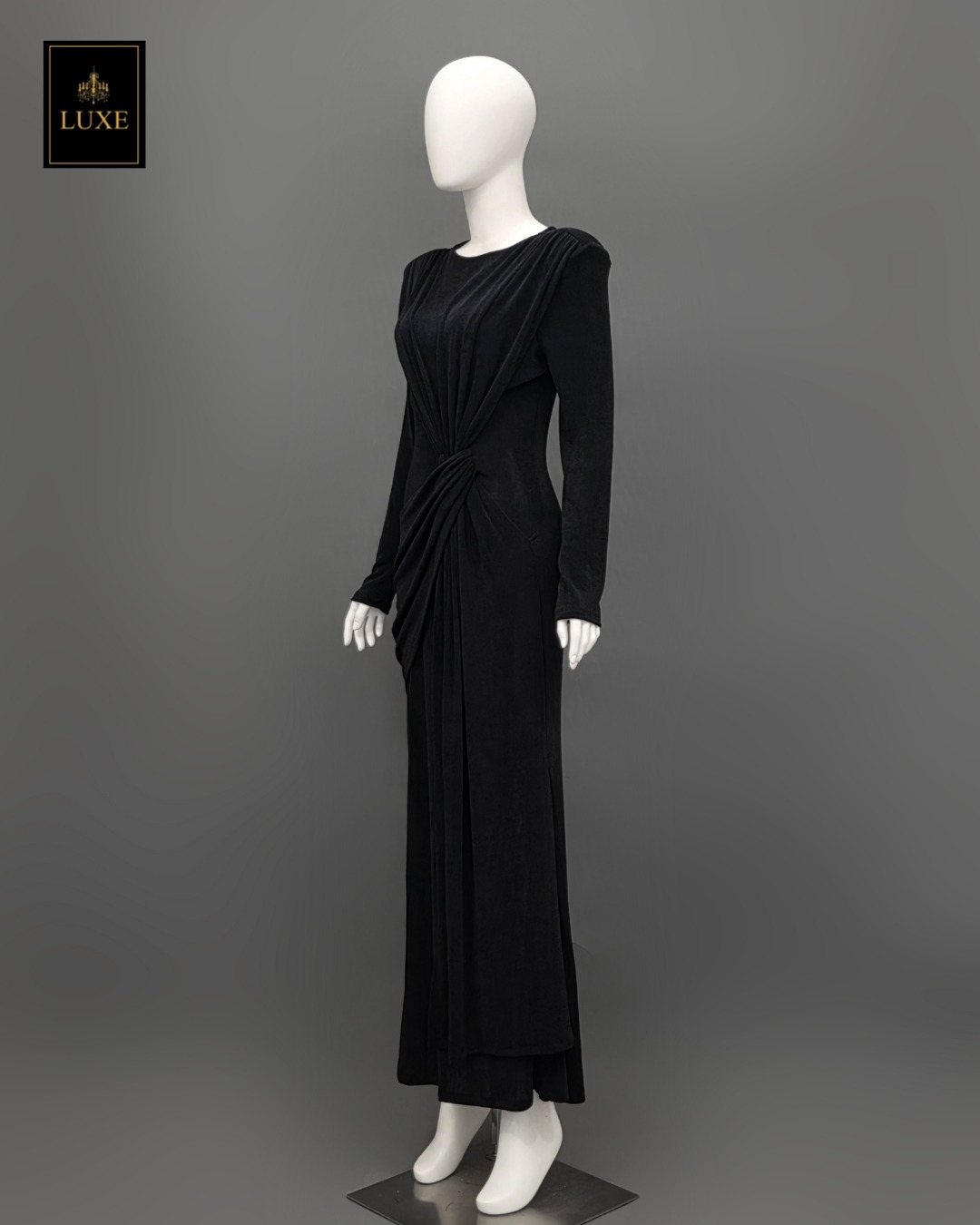 Label : LUXE ☑️แม็กซี่เดรสเสื้อคอกลมแขนยาว เสริมไหล่ กระโปรงยาวคลุมข้อเท้า ☑️ดีเทลจับเดรปและผูกผ้าที่เอว ปล่อยชายกระโปรงลงมาด้านหน้า ☑️ทำจากผ้าคอตตอนโพลีเอสเตอร์ผสมสแปนเด็กซ์ เนื้อนุ่ม ยืดหยุ่นได้สูง ใส่สบายค่ะ