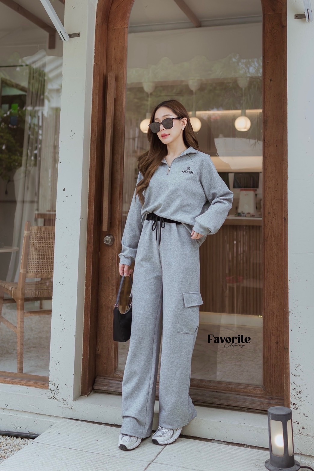 Set เสื้อ+กางเกงขายาว❣️ Set เสื้อแขนยาวคอปีน แต่งซิปคอด้านหน้า แต่งปักหน้าอกเท่ห์ๆ ชายเสื้อมีเชือกรูดปรับเอวจั้มได้ มาพร้อมกางเกงขายาวเข้าชุด เอวยืดตามตัว แต่งกระเป๋าคาโก้ด้านข้าง เท่ห์มากน๊าเซทนี้ งานดีสุดๆ ผ้ายืดเนื้อดี นุ่มใส่สบาย จัดด่วนๆ