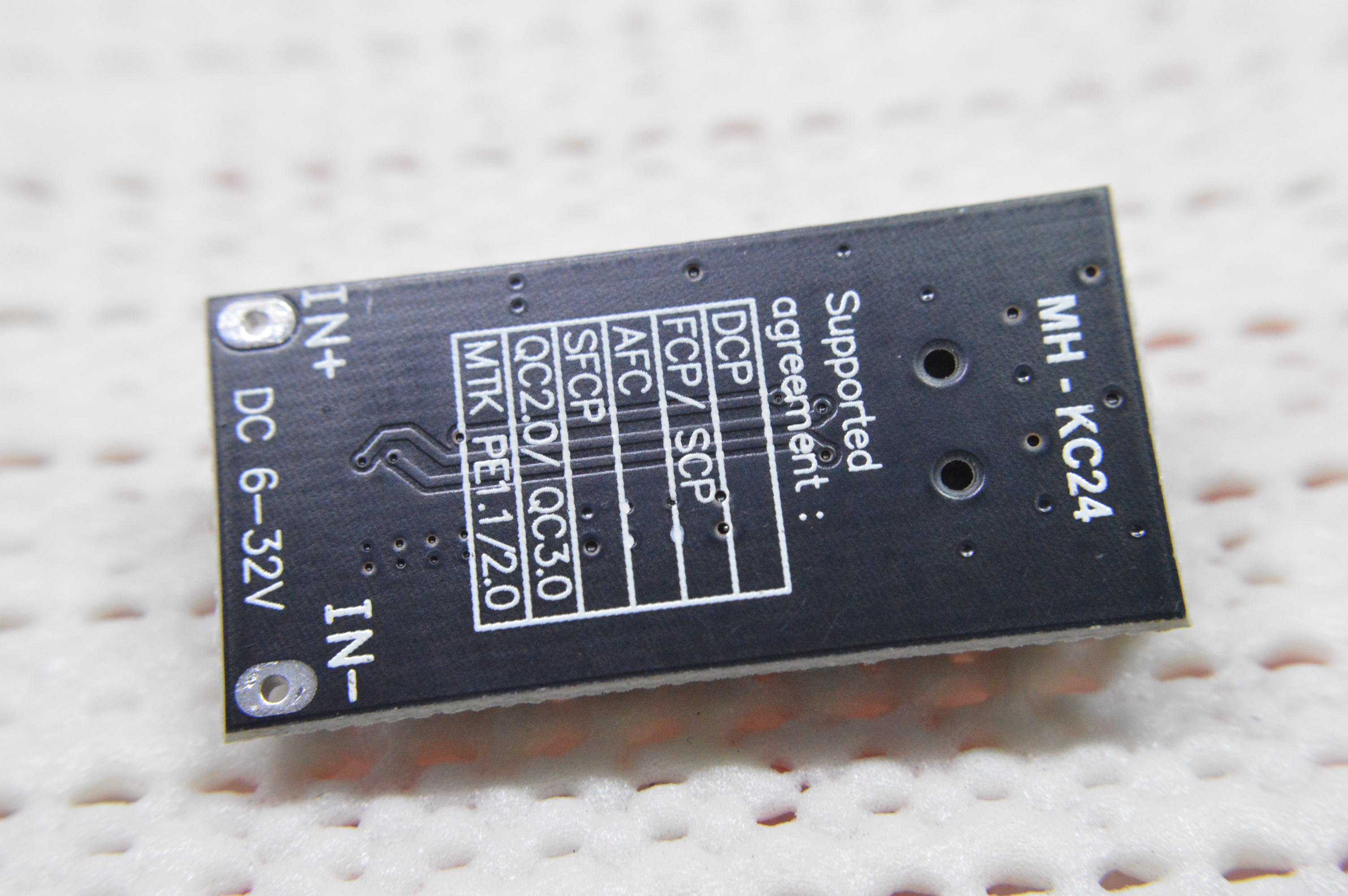 บอร์ดชาร์จไฟมือถือ DC Buck Module 6V-32V to QC3.0 Single USB Mobile Charging Board DIY เหมาะสำหรับทำที่ชาร์จโทรศัพท์มือถือ รองรับโหมด Fast Charge หลายแบบ