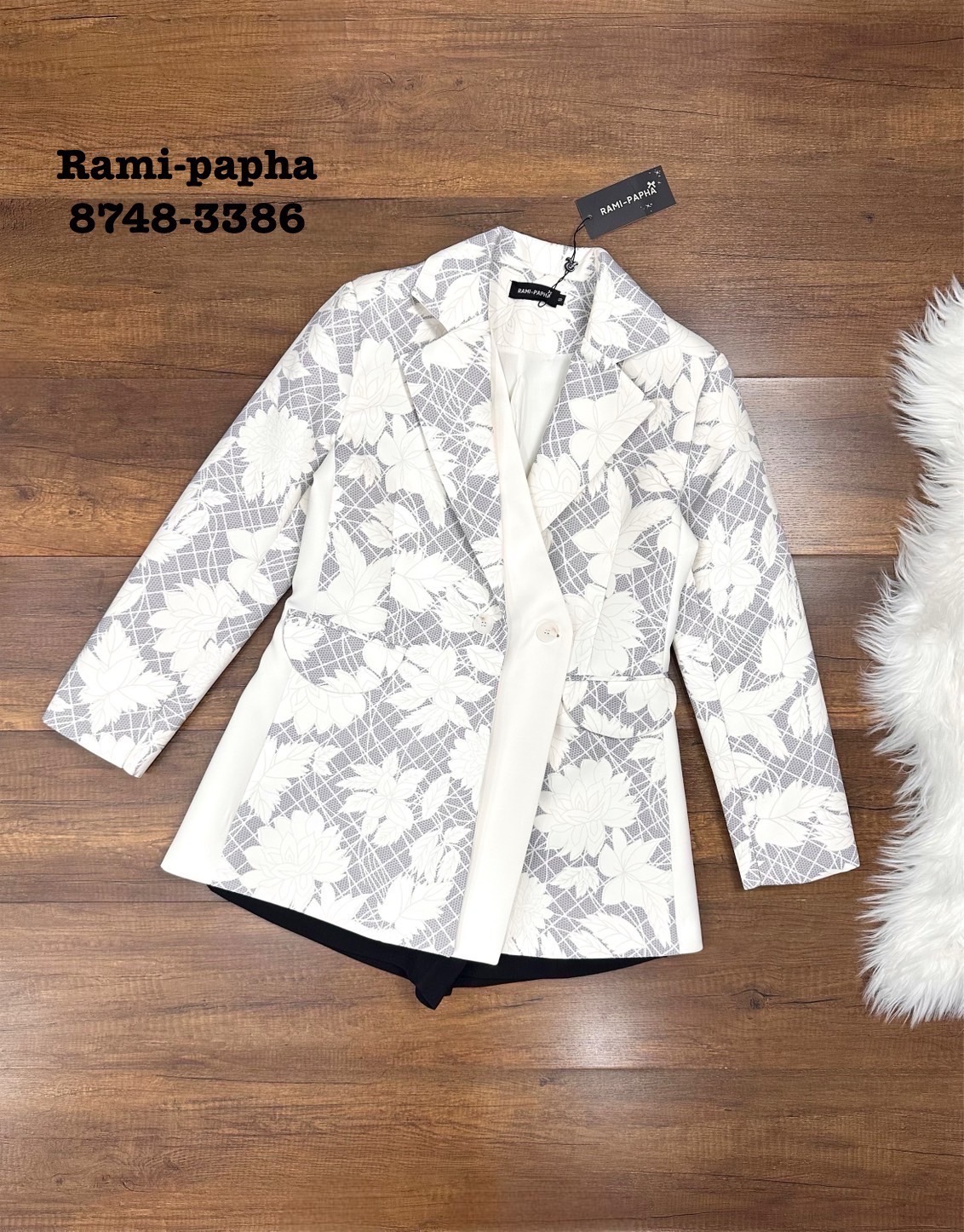 เซตเสื้อสูทลวดลายสวยหรู สีสวยแปลกตา ดีเทลตัดสีเก๋ๆ ไหล่เสริมฟองน้ำเบาๆให้ดูสง่า กระดุมหน้าและกระเป๋าใช้งานได้จริง **ซับในงานสูทแท้อย่างดีทั้งตัว ++ กางเกงขาสั้น มีกระเป๋าใช้งานได้จริง มีซับใน มีซิปหลัง