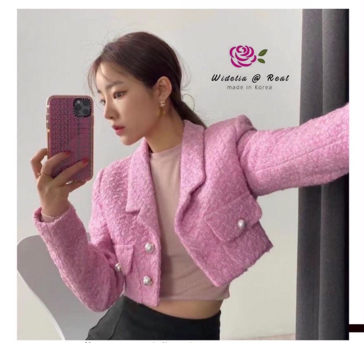 Blazer เสื้อเบลเซอร์ผ้าทวีตชาแนลสุดหรู คุณขารุ่นนี้ทั้งหรูทั้งเก๋ งานสวยปังสุดๆแม่ เนื้อผ้าทวีตทอลายมาอย่างดี สีสันสวยสดใสมาก ดีเทลคือเก๋ไม่ซ้ำใคร ตัวเบเซอร์แต่งกระดุมมาอย่างดี เนื้อผ้าดีมากๆ งานทรงสวยทรงเป๊ะมากๆ แนะนำเลยจ้ารับรองใส่ออกมาดูดีดูแพงแถมไฮโซส
