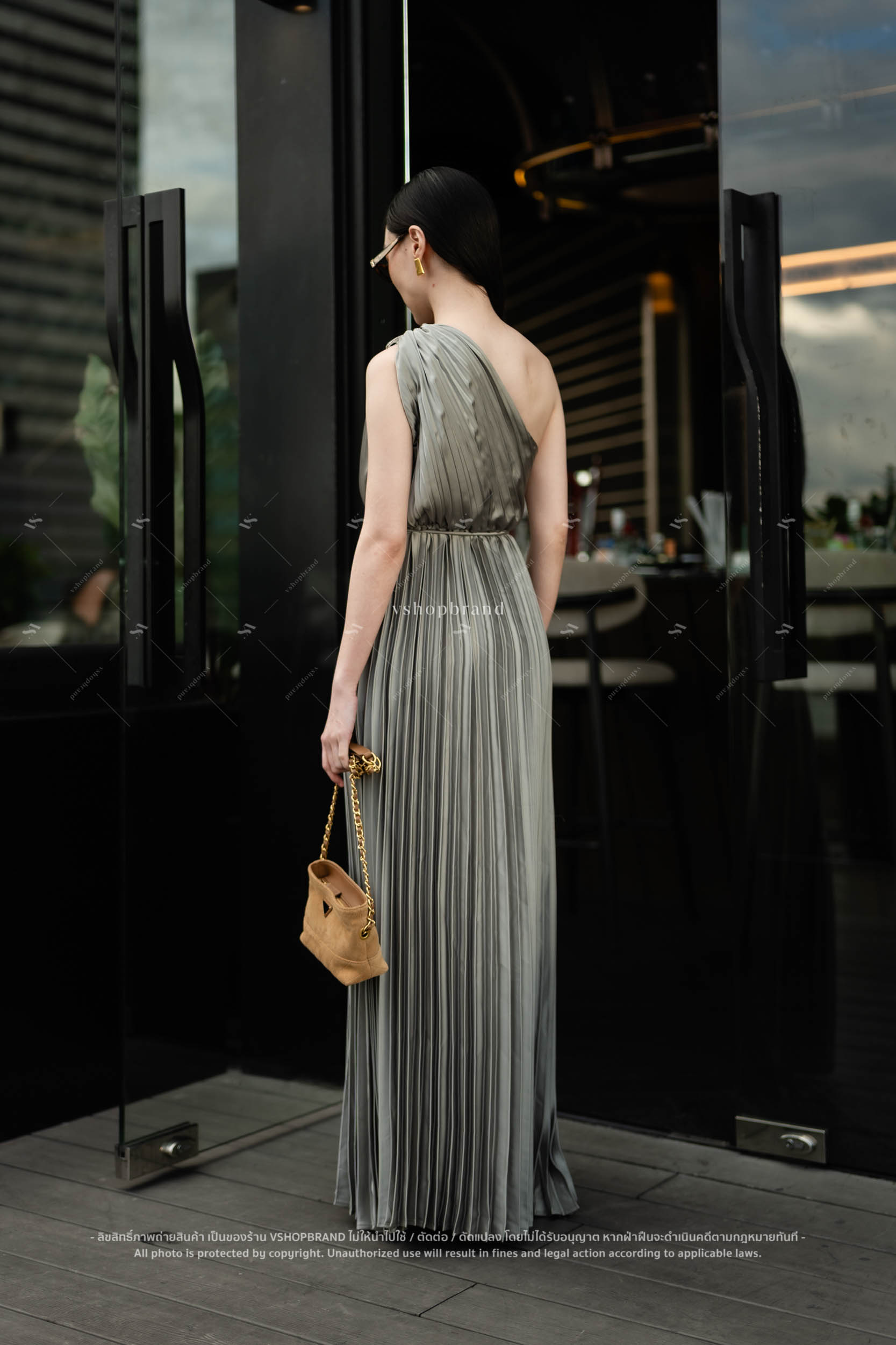 Maxi เดรสอัดพลีทปาดไหล่ เข็มกลัดโบว์+เชือก