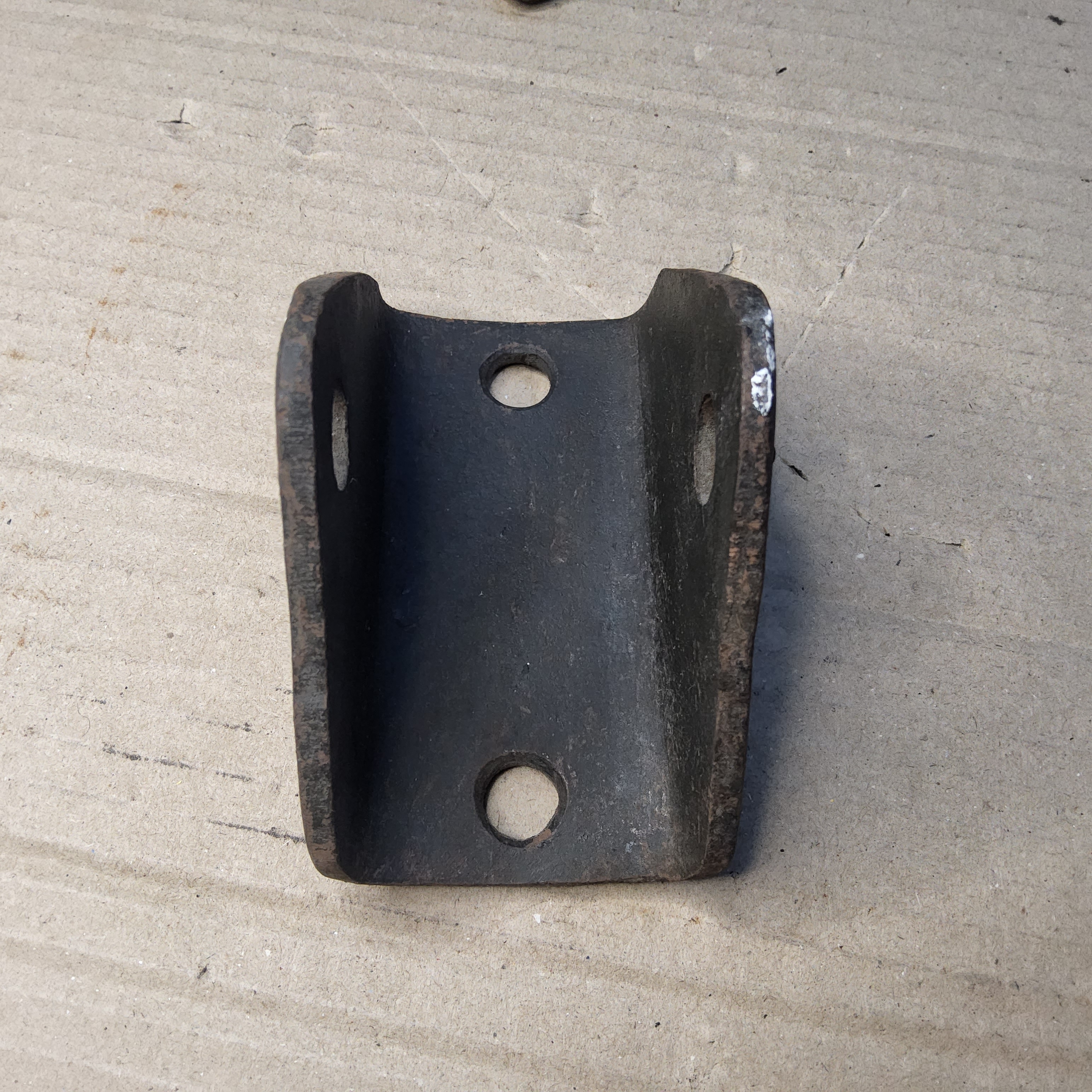 บ็อกแหนบ ติดคัดซี่ Jeep จี๊ป เล็ก วินลี่ CJ5 CJ6 CJ7 ตัวบาง [ 5 มม. ]