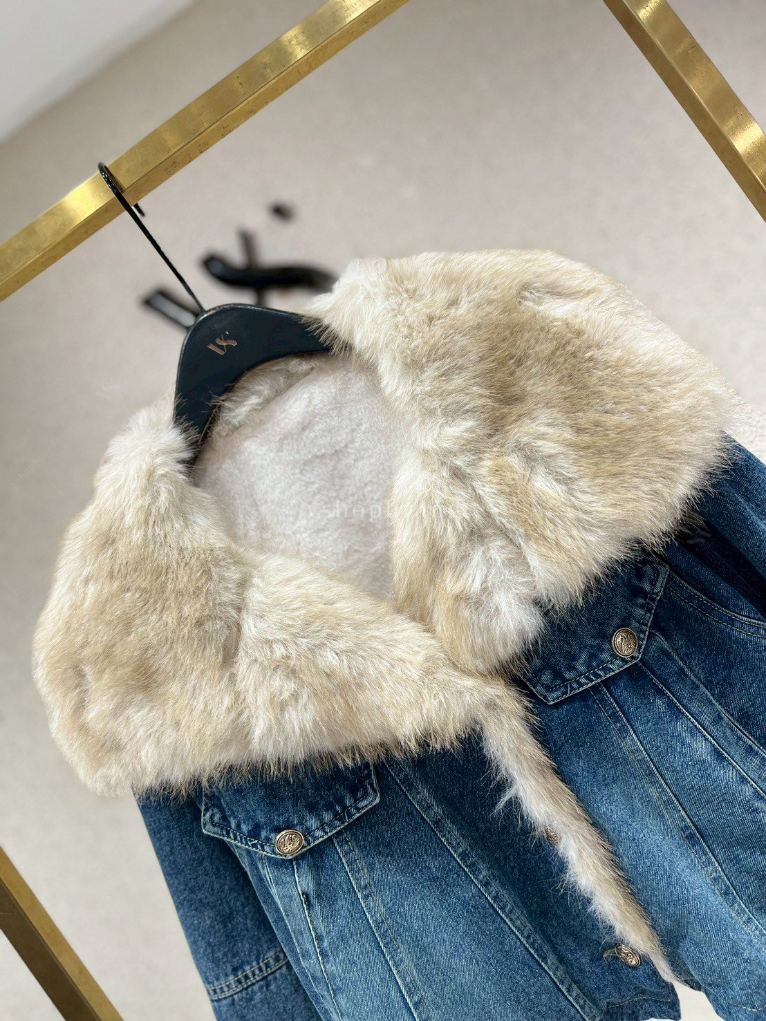 แจ็คเก็ตยีนส์บุขนด้านในปกขนเฟอร์