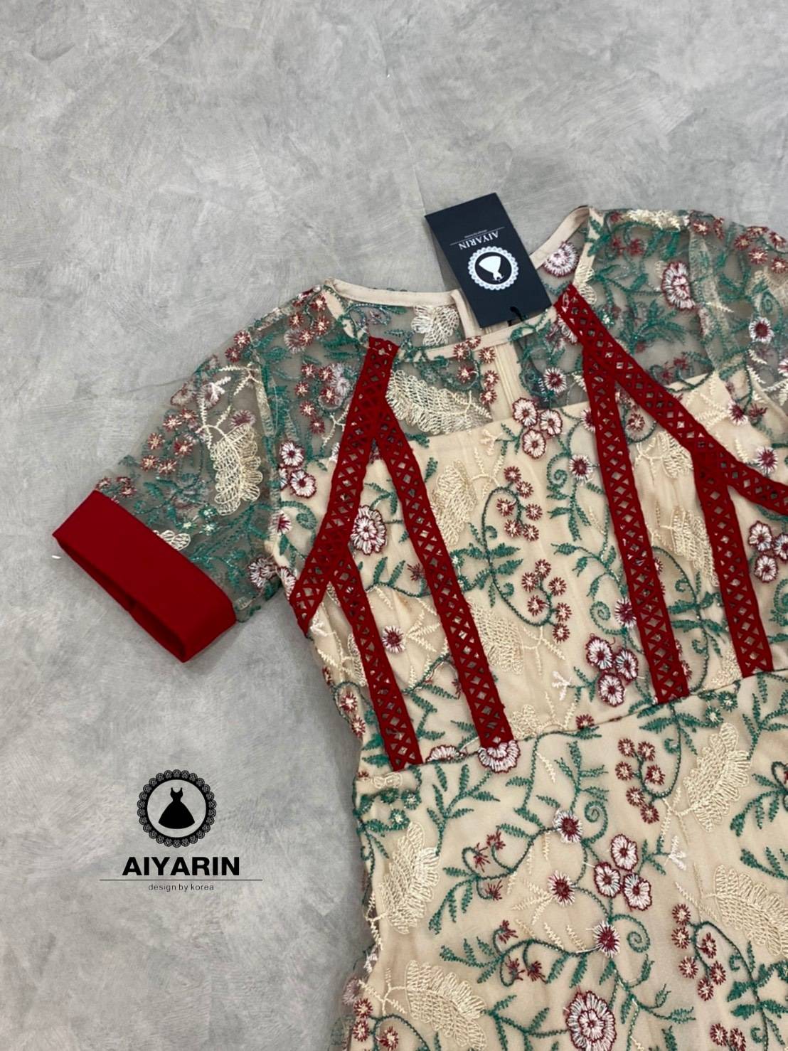 เดรสงานป้าย Aiyarin ลูกไม้ลายดอกเรียบหรูดูแพงสีขาวครีมแดงเขียวงานป้าย Size XL
