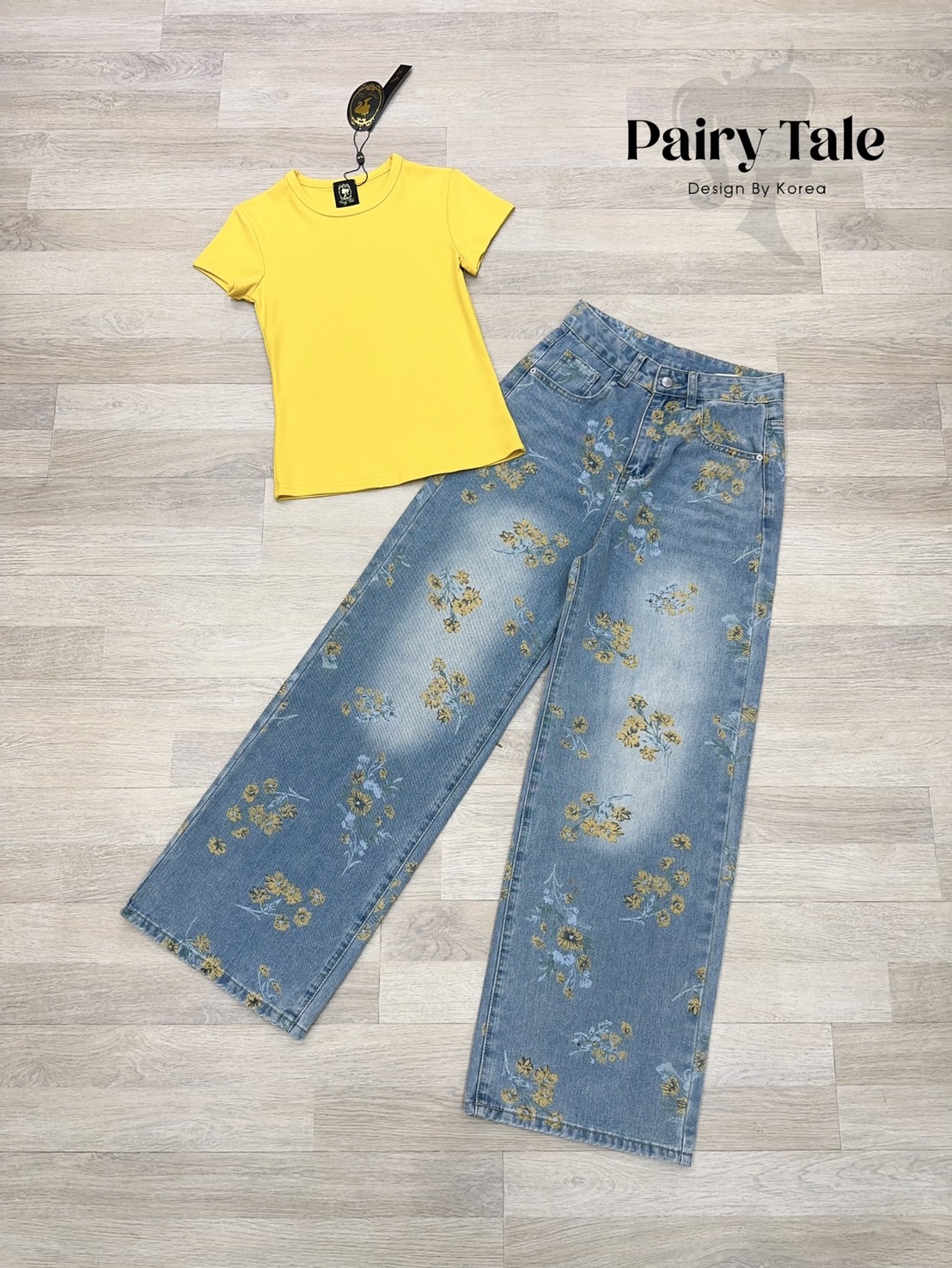 Brand : Kr Detail : Set เสื้อยืดสีเหลืองที่เนื้อผ้าดีมากก สีสดใสมาก แมตกางเกงยีนพิมพ์ลายดอกไม้แบบวินเทจ รุ่นนี้ใส่ได้บ่อยแน่นอน ใส่ถ่ายรูปสวยปังมาก #9054