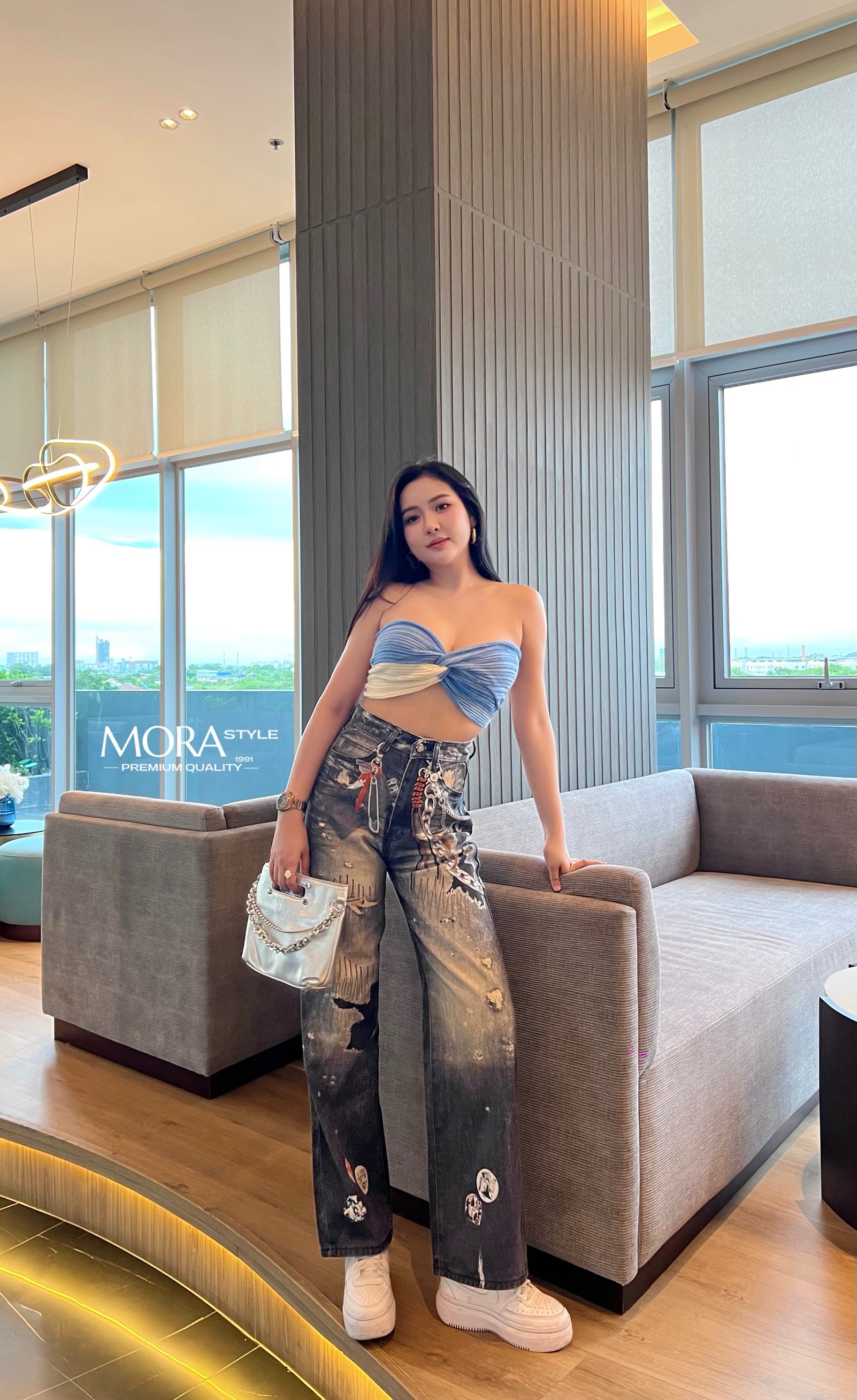 Set 2 ชิ้น เสื้อเกาะอก ผ้ายืดแต่งไขว้ ใส่สบาย มาพร้อมกับกางเกงเอวสูง ทรงกระบอกใหญ่(ผ้าไม่ยืด)ผ้าหนา ไม่บาง สกรียลายเท่ๆเทรนกำลังมา เป็นอีกรุ่นที่ใส่แมทหรือแยกชิ้นได้หมดเลยค่าาา