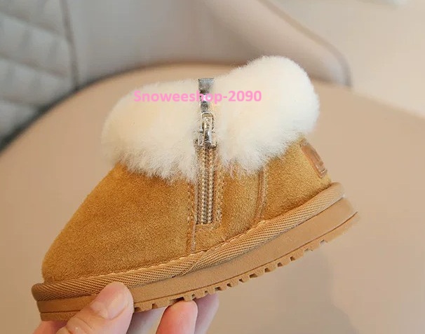 บู๊ตบุขน อุ่น นิ่ม เดินไม่ลื่น ไซส์ 15-25 สำหรับอายุประมาณ 1-3 ขวบ มีให้เลือก 3 สีละมุน น่ารักทุกสีเลย รองเท้าบู๊ตกันหนาวสำหรับเด็กเล็ก บุขนฟูทั้งตัว นุ่ม อบอุ่น ไม่บาดผิว สวมง่ายด้วยซิปข้าง แม่ไม่ต้องเหนื่อยใส่ให้นานเลยบู๊ตบุขน อุ่น นิ่ม เดินไม่ลื่น ไซส์