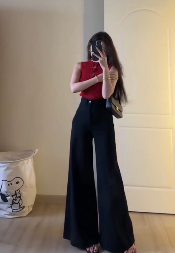RAMI-PAPHA(รมิปภา) Detail :: เสื้อ+ขายาวยีนส์ เซตเสื้อเนื้อผ้าทอสีสวย อย่างดีหนานุ่มผ้านิ่มยืดหยุ่น สวมใส่สบาย ดีเทลแต่งดอกไม้ที่อกสวยเก๋ **ได้ลุคผู้ดี +++มาพร้อม กางเกงยีนส์ขายาว ที่แมชกันได้อย่างลงตัว ทางร้านคัดสรรผ้ายีนส์อย่างดีทรงสวย กระเป๋าใช้งานได้จ