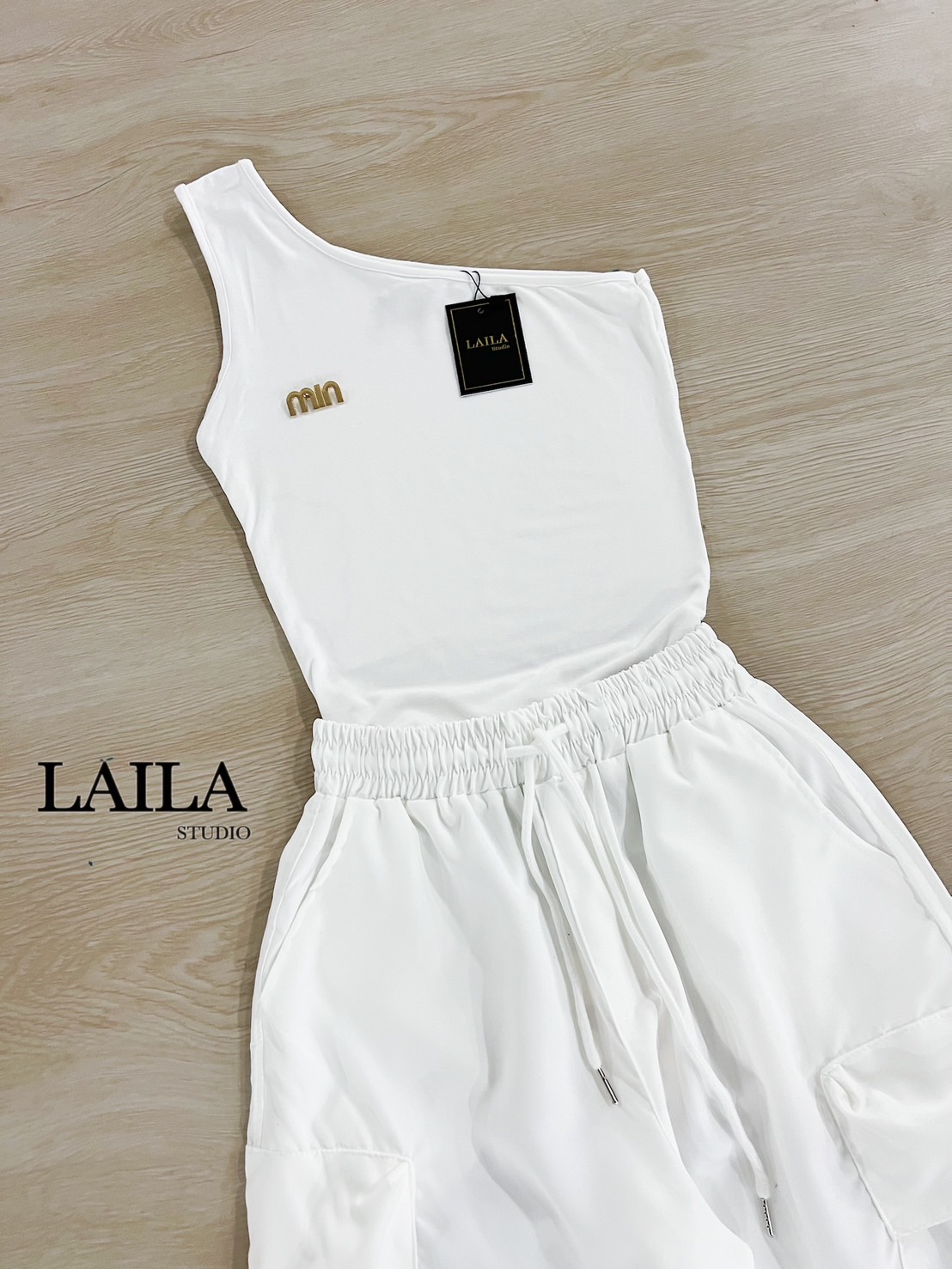 𝐍𝐞𝐰 𝐚𝐫𝐫𝐢𝐯𝐚𝐥 𝐋𝐚𝐢𝐥𝐚 𝐬𝐭𝐮𝐝𝐢𝐨 ♥ Tag : LAILA Detail: SETเสื้อ+กางเกง+เข็มกลัด เสื้อทรง