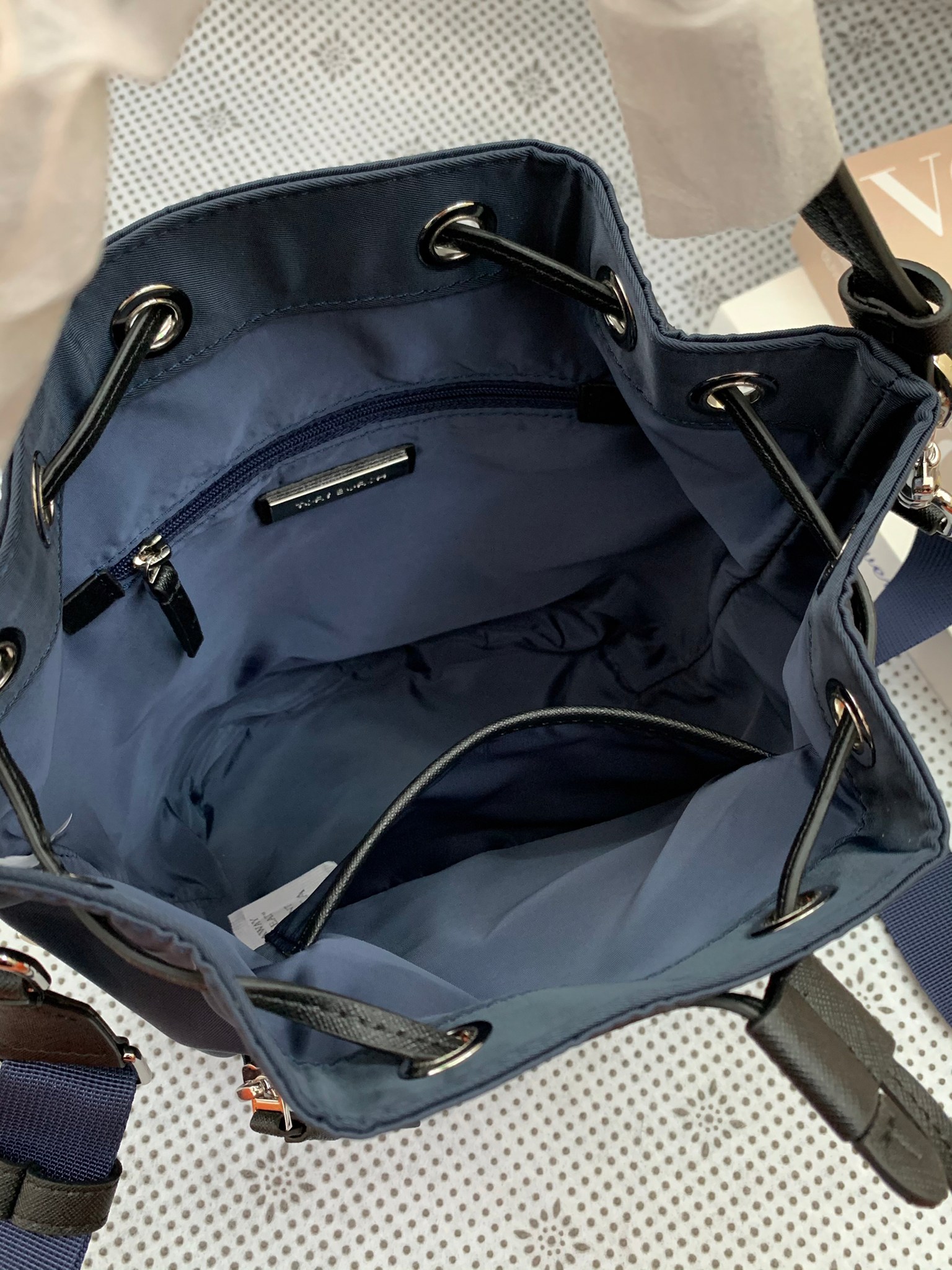 กระเป๋าสะพายไฮโซแบรนด์เนมทอรี่เบิร์ชทรงบัคเก็ตขนมจีบ TORY BURCH VIRGINA BUCKET BAG(134652)
