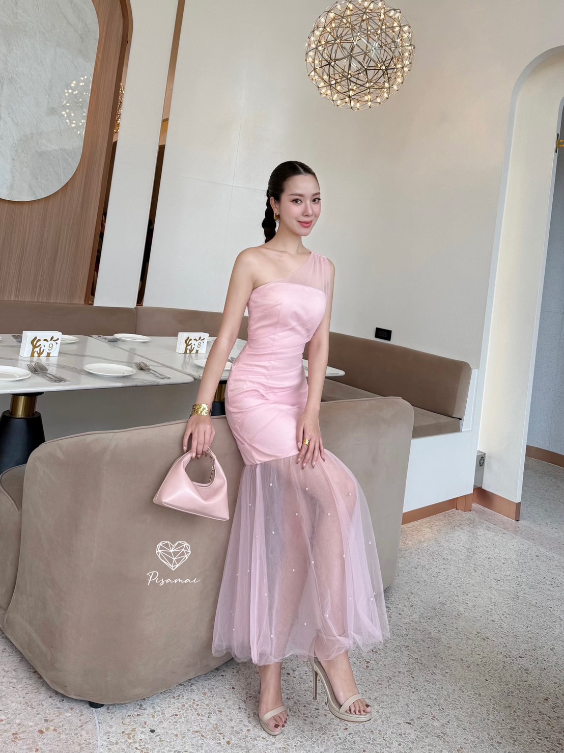 เดรสไหล่เดียวซีทรูสีชมพูชายระบายดีเท็ลปักมุก สวย ราชนิกูลมากก ราคานี้มือต้องไวเลยค่า รุ่นนี้ใส่สวย เนื้อผ้าดีมากกกกกกก ห้ามพลาดเลยค่า