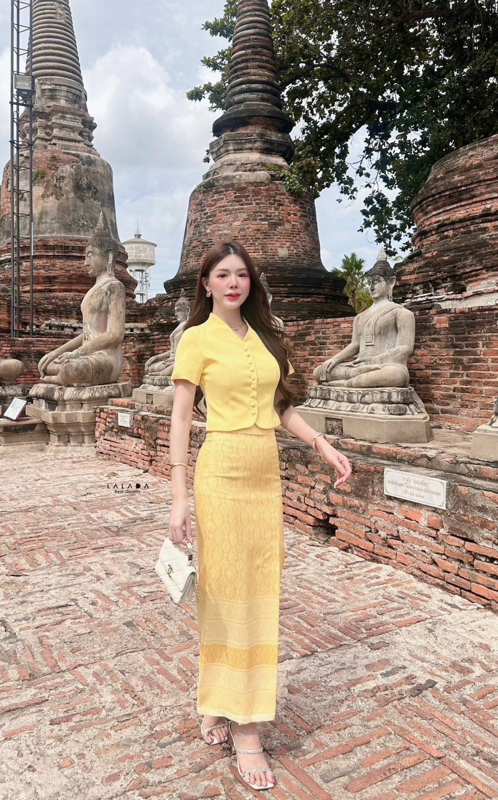 🌸LALADA (ลลดา)🌸 พร้อมส่ง 4 ไซส์ค่ะ #งามอย่างไทย #ชุดไทย •Detail : set 2 ชิ้น ผ้าไทย ชุดไปทำบุญ ชุดไปงาน พร้อมส่งค่า เสื้อคอวีสีชมพูกระดุมหน้า ช่วงอกเสริมฟองน้ำแมทช์กับผ้าถุงสำเร็จ ผ้าพิมพ์ลายมีซิบหลัง สวมใส่สะดวก สีสวย งานบุญ งานบวชได้หมดเ