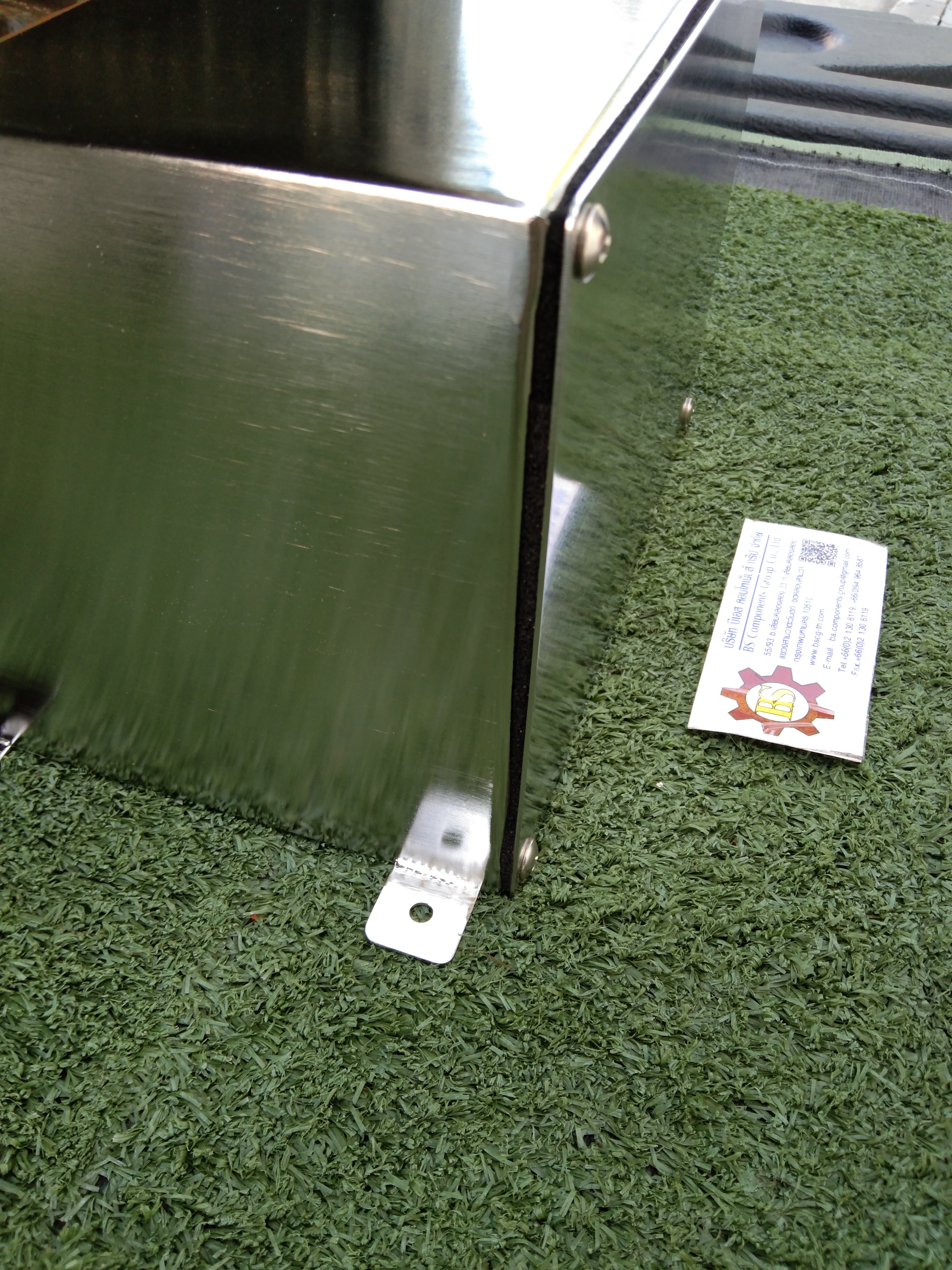 กล่องสแตนเลสด้านบนสโลป POWER PLUGS (D) W200xH150xD150mm.