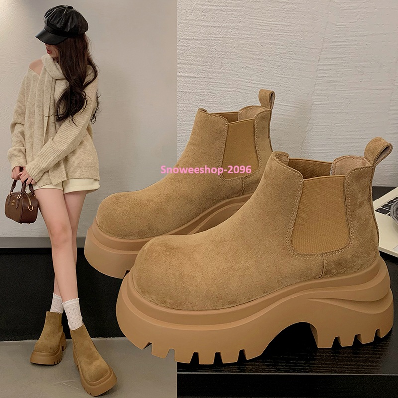 เที่ยวต่างประเทศให้ลุคปังตั้งแต่ก้าวแรก รองเท้าบูทมาร์ตินทรงสวย ใส่แล้วดูขายาวเพรียว แมตช์ง่ายทุกลุค กันน้ำ เดินสบาย เพิ่มความสูงแบบเนียน ๆ เที่ยวได้ทั้งวันไม่ปวดเท้า มี 4 สี | ไซส์ 35-40