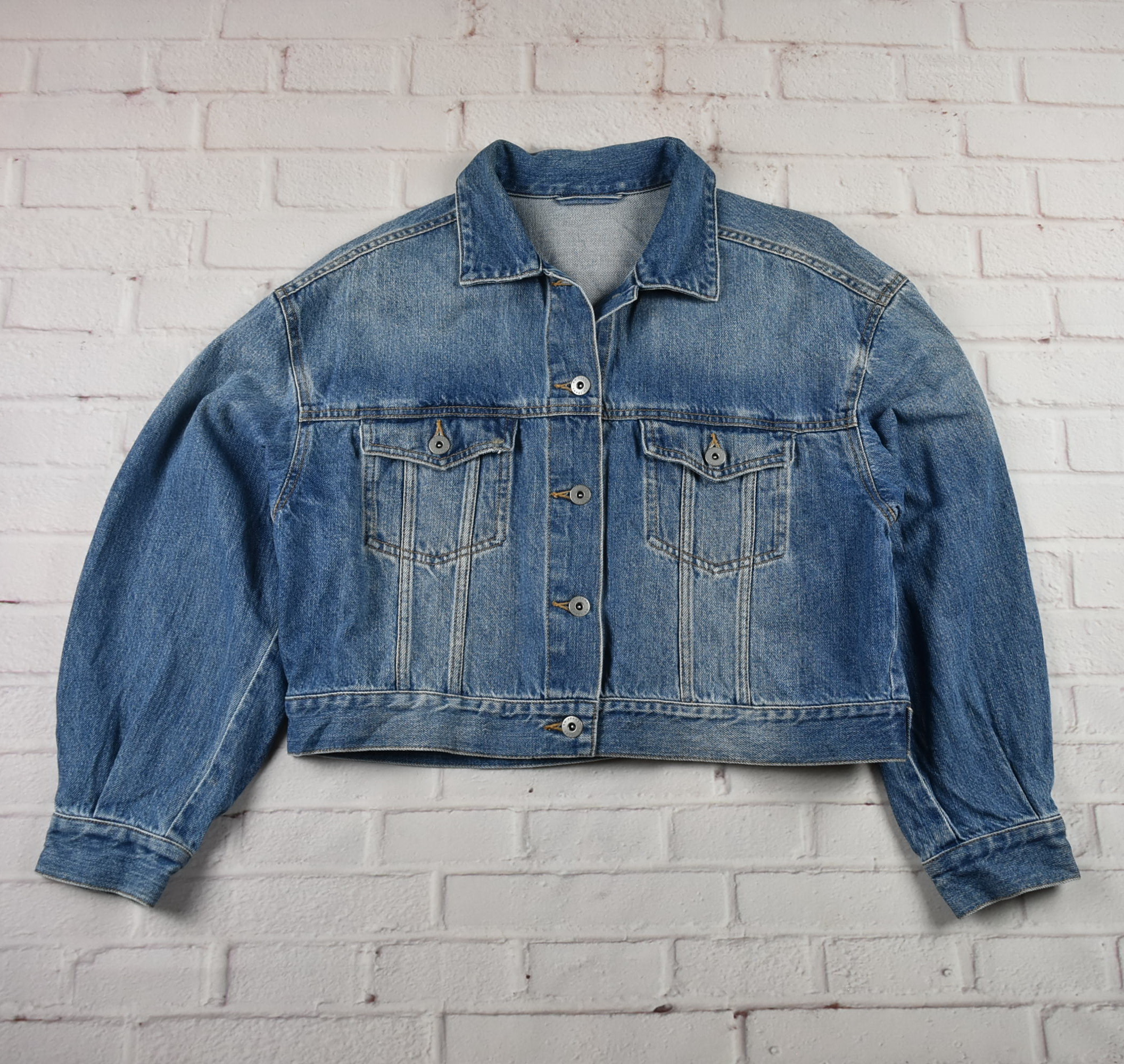 GU อกจริง 42 ไซส์ L เสื้อแจ็คเก็ตยีนส์ แขนยาว ผู้หญิง ทรงครอป เนื้อผ้านุ่มใส่สบาย