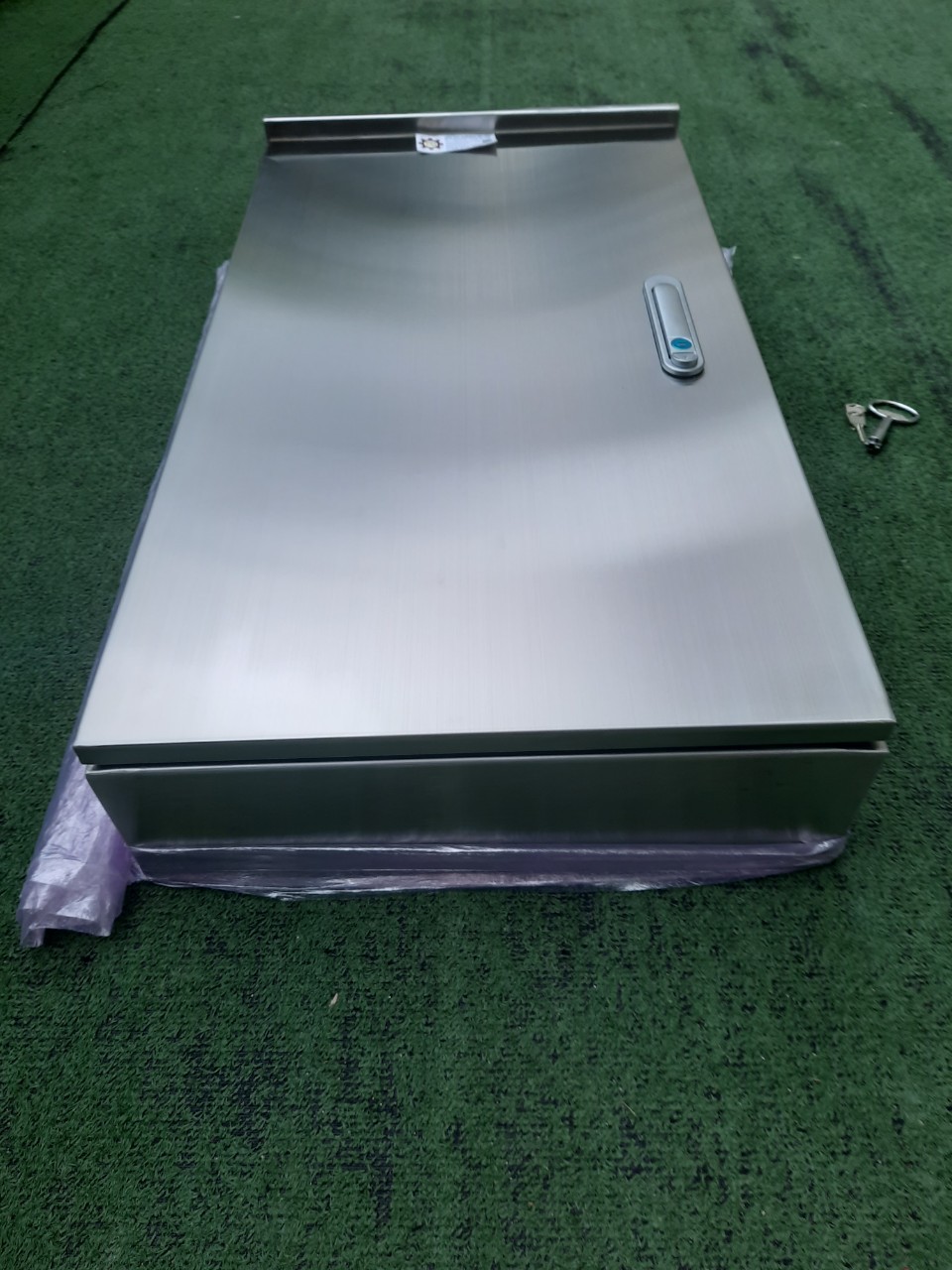 Main LUG 100A ตู้สแตนเลส 304 มีหลังคาสโลป W450xH800xD152mm. (42ช่อง)