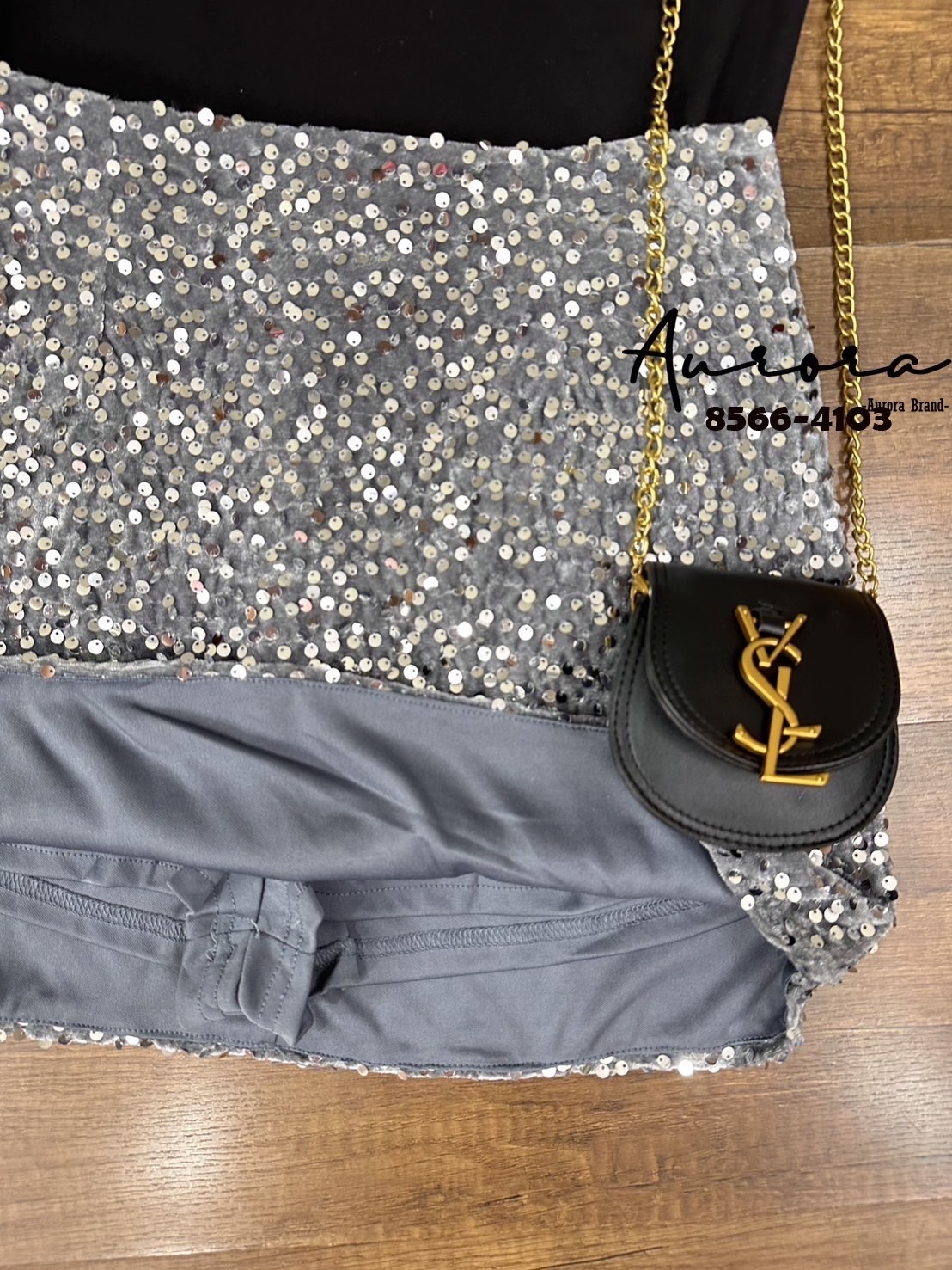 Setเสื้อยืดหยุ่นอย่างดี ใส่สบายๆ (เสื้อทรงสวม) +++มาพร้อมกระโปรงวิ้งวับโทนหรูหรา(ซับในกางเกง) ที่แมชกันได้อย่างลงตัว มีซับในกางเกง มีซิปหลัง +++ มาพร้อม กระเป๋า