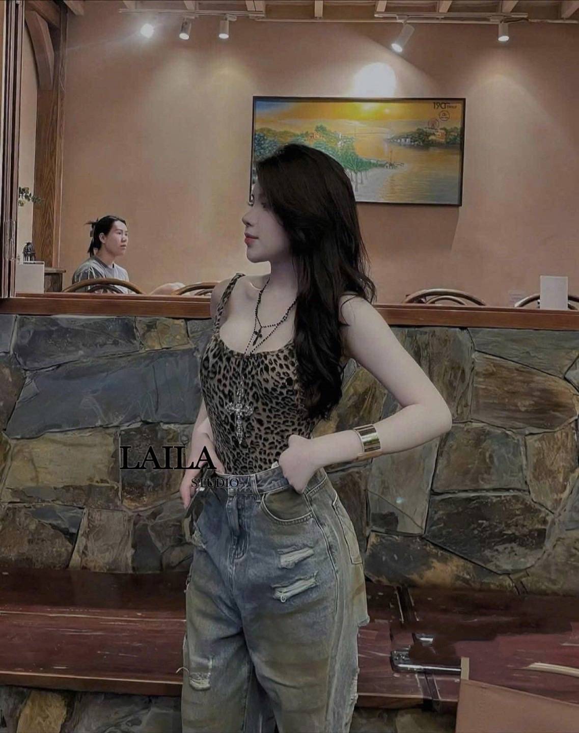 Set เสื้อ+กางเกง งานบอดี้สูททรงสายเดี่ยว สุดแซ่บบบ พิมพ์ลายน้องเสือดาวทั้งตัว งานผ้ายืดหยุ่นนิดๆ เข้าทรงสุดปังง มาพร้อมกางเกงงานยีนส์แท้💯 งานนำเข้า ทรงบอยๆปล่อยๆ แต่งลายวินเทจสุดเฟียด ยีนส์ทรงดีแมชเข้ากันลงตัว สาวๆไม่พลาดกัน้าา #bylaila brand #ชุด