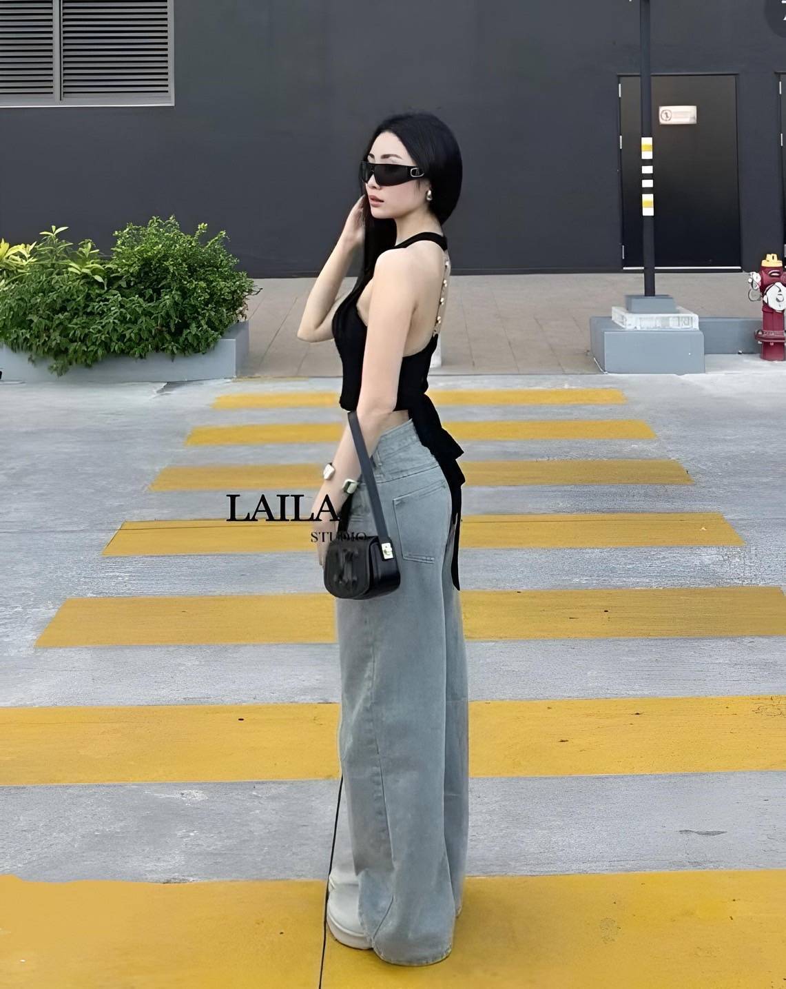 Tag: LAILA Detail: Set เสื้อ+กางเกง งานเสื้อทรงคล้องคอแต่งอะไหล่สีเงินโชว์ด้านหลังสุดเก๋สไตล์สาวแซ่บ เสื้อทรงเข้ารูป มาพร้อมกางเกงยีนส์ขายาวงานผ้าสวย ทรงปล่อยๆแต่งสียีนส์ฟอกอย่างดี สาวเวียดนา มแซ่บๆแมชกันลงตัว #bylaila brand #กางเกงยีนส์ #ยีนส์ #เสื้อคล้อ