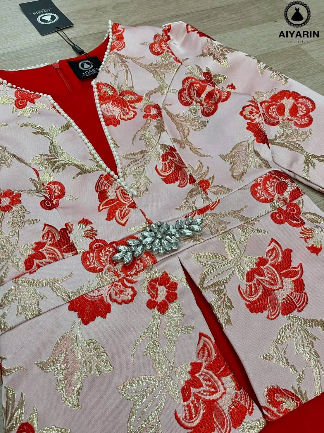 เดรสผ้าทอเนื้อดีมีทรงสวยมั้กๆผ้าหนานิ่มไฮโซสวมใส่ง่ายเเต่งเเนวลูกคุณมั้กๆคะเดรสผ้าทอปักดอกไม้สวยกระโปรงทรงเข้ารูปดูทรงสวยมากๆด้านหน้าเอวตกเเต่งเพชรทำให้ชุดดูเเพงดูเก๋ดูสวยมากๆ