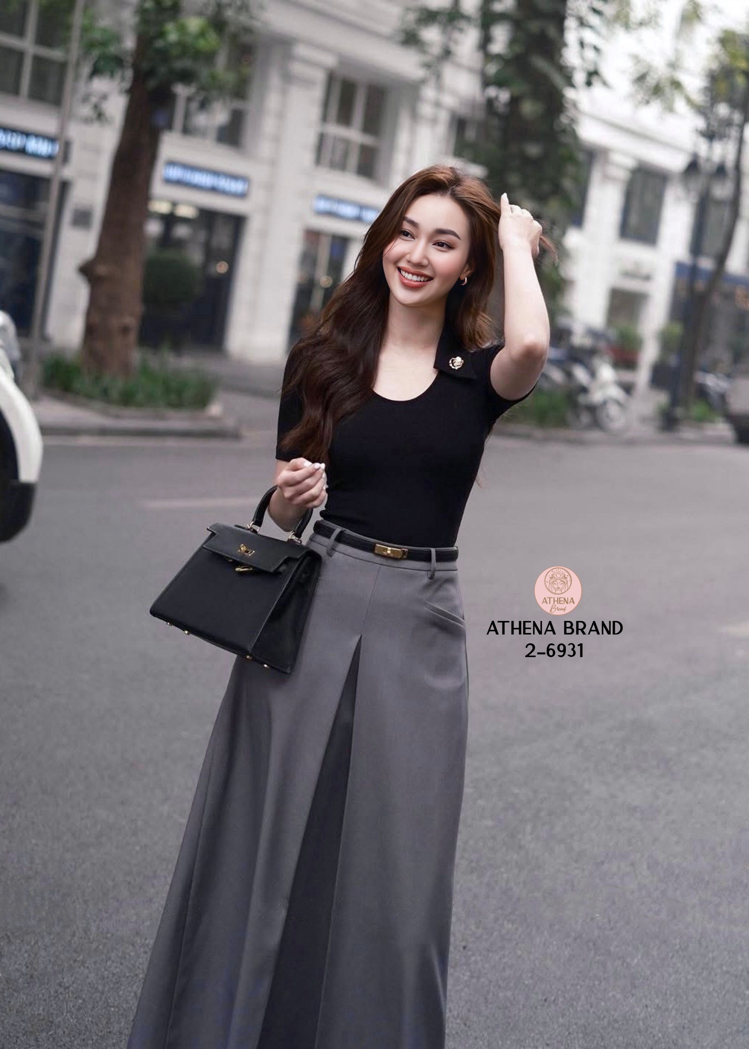 Tag 🔖 :Athena (อธีน่า) Brand Detail :: เสื้อ+กระโปรง+เข็มขัด+เข็มกลัด Set4 ชิ้น เสื้อยืดคอปกผ้าร่อง แมตช์มาคู่กับกระโปรงดีไซน์เย็บจับจีบ มีกระเป๋าใช้ ได้จริงทั้ง2ข้าง เนื้อผ้าดี๊ดีมีน้ำหนักและมีTexture#Athenabrand #ป้ายAthena #เสื้อผ้างานป้าย #ชุด