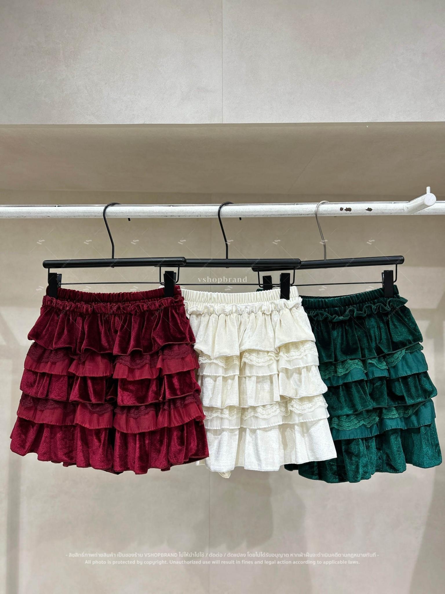 กระโปรงสั้นกำมะหยี่ชั้นๆแต่งตุ๊กตาคริสมาส